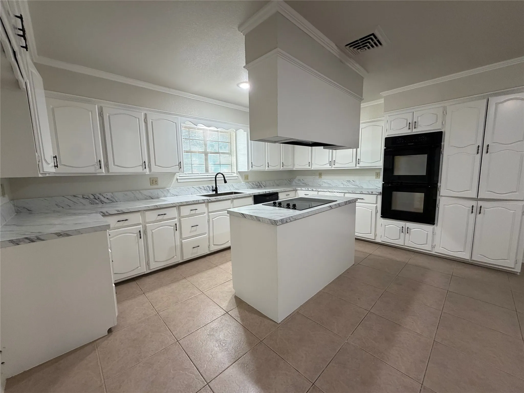 Single Family Residence For Rent in Hood County , 6203 Circo Drive, De Cordova, Texas 76049, 3 Bedroom, 2 Bathroom, 2 Garage spaces, 1,905 Sqft, built in 1978, mls#21393297, Real Estate Agent in De Cordova, Homes For Rent in Hood county, Homes For Rent in De Cordova, Realtor in De Cordova Texas, Real Estate Brokerage Independent Realty Texas, Luminita Cordes Realtor