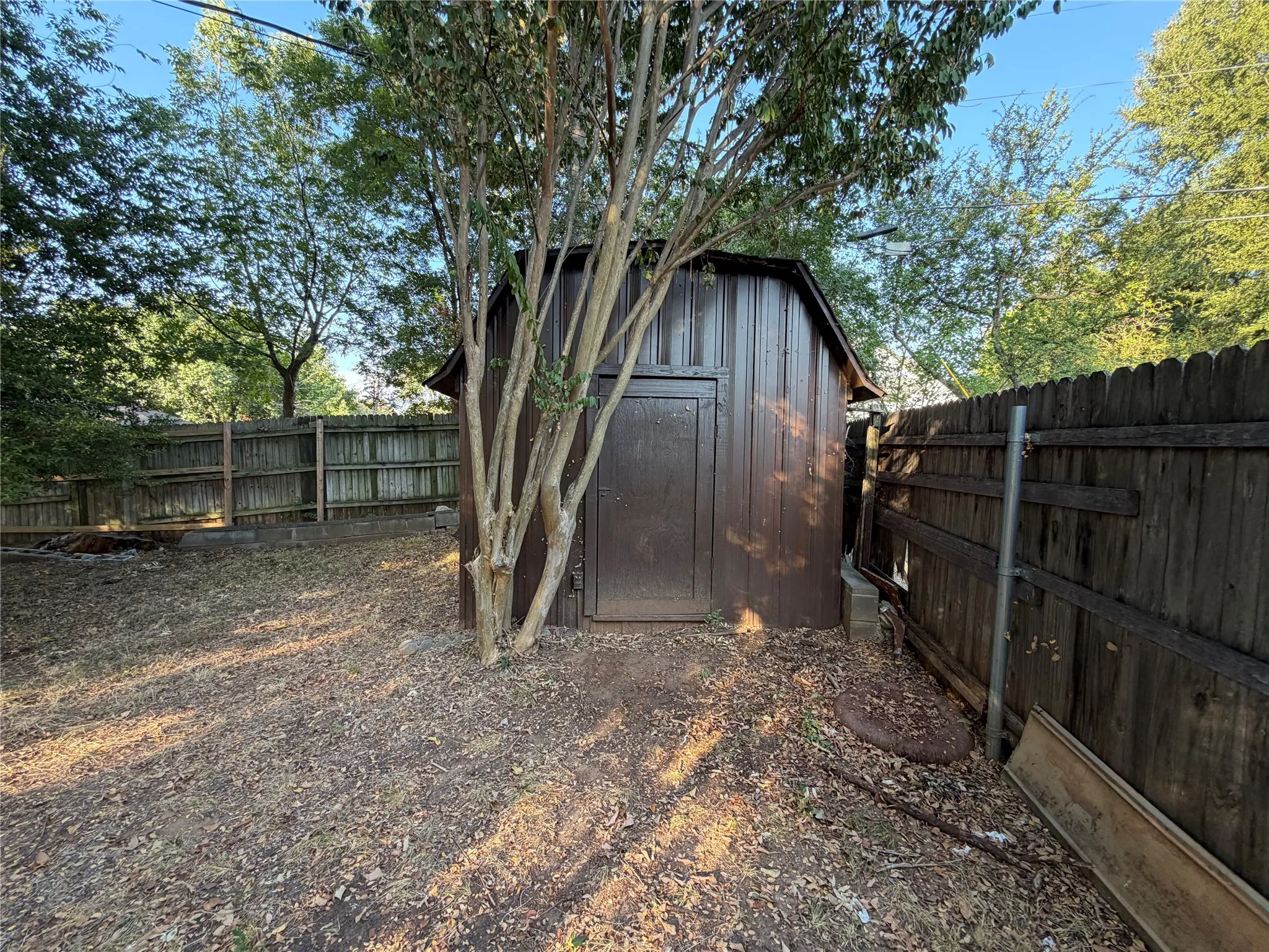 Single Family Residence For Rent in Hood County , 6203 Circo Drive, De Cordova, Texas 76049, 3 Bedroom, 2 Bathroom, 2 Garage spaces, 1,905 Sqft, built in 1978, mls#21393297, Real Estate Agent in De Cordova, Homes For Rent in Hood county, Homes For Rent in De Cordova, Realtor in De Cordova Texas, Real Estate Brokerage Independent Realty Texas, Luminita Cordes Realtor