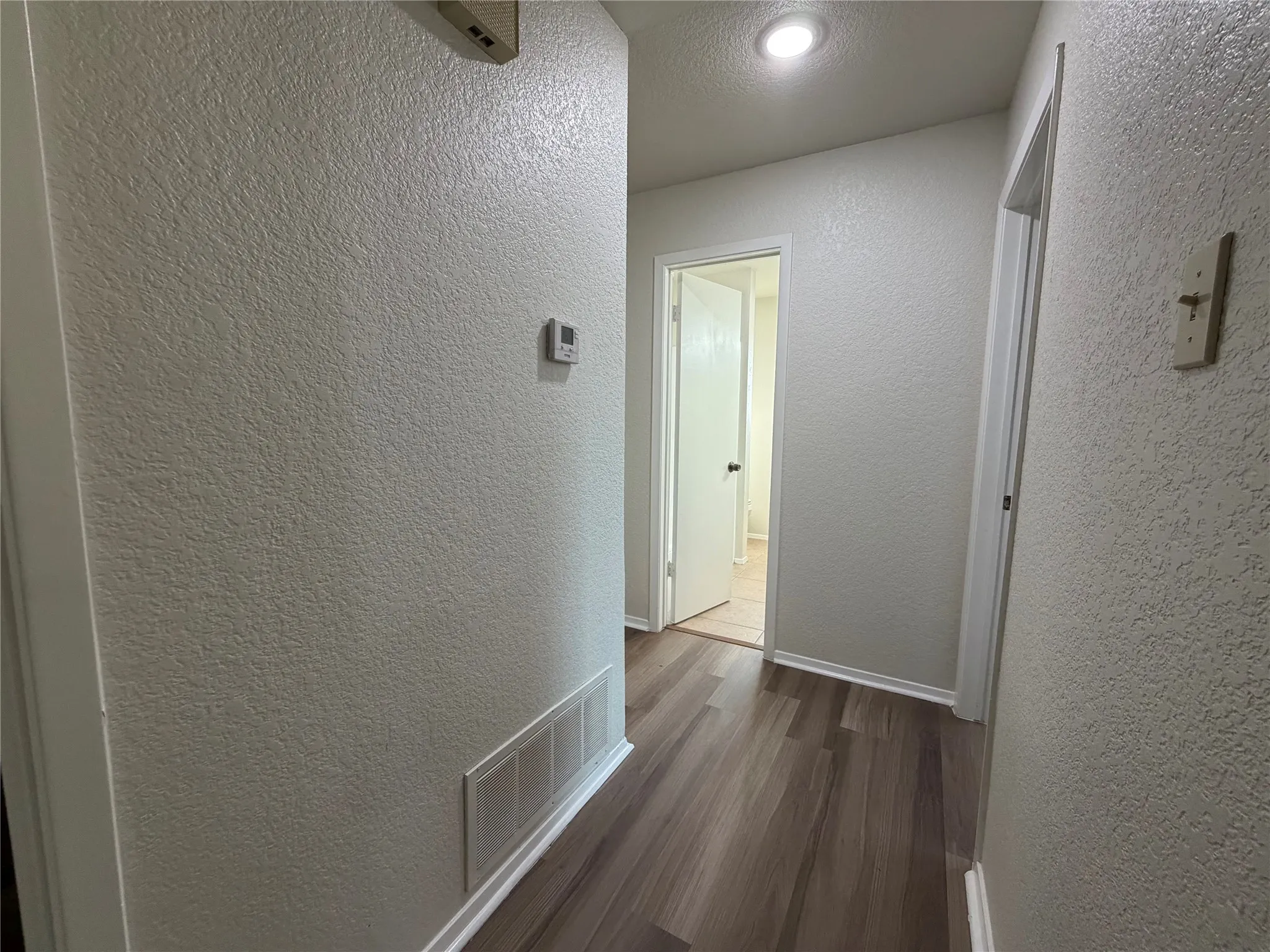 Single Family Residence For Rent in Hood County , 6203 Circo Drive, De Cordova, Texas 76049, 3 Bedroom, 2 Bathroom, 2 Garage spaces, 1,905 Sqft, built in 1978, mls#21393297, Real Estate Agent in De Cordova, Homes For Rent in Hood county, Homes For Rent in De Cordova, Realtor in De Cordova Texas, Real Estate Brokerage Independent Realty Texas, Luminita Cordes Realtor