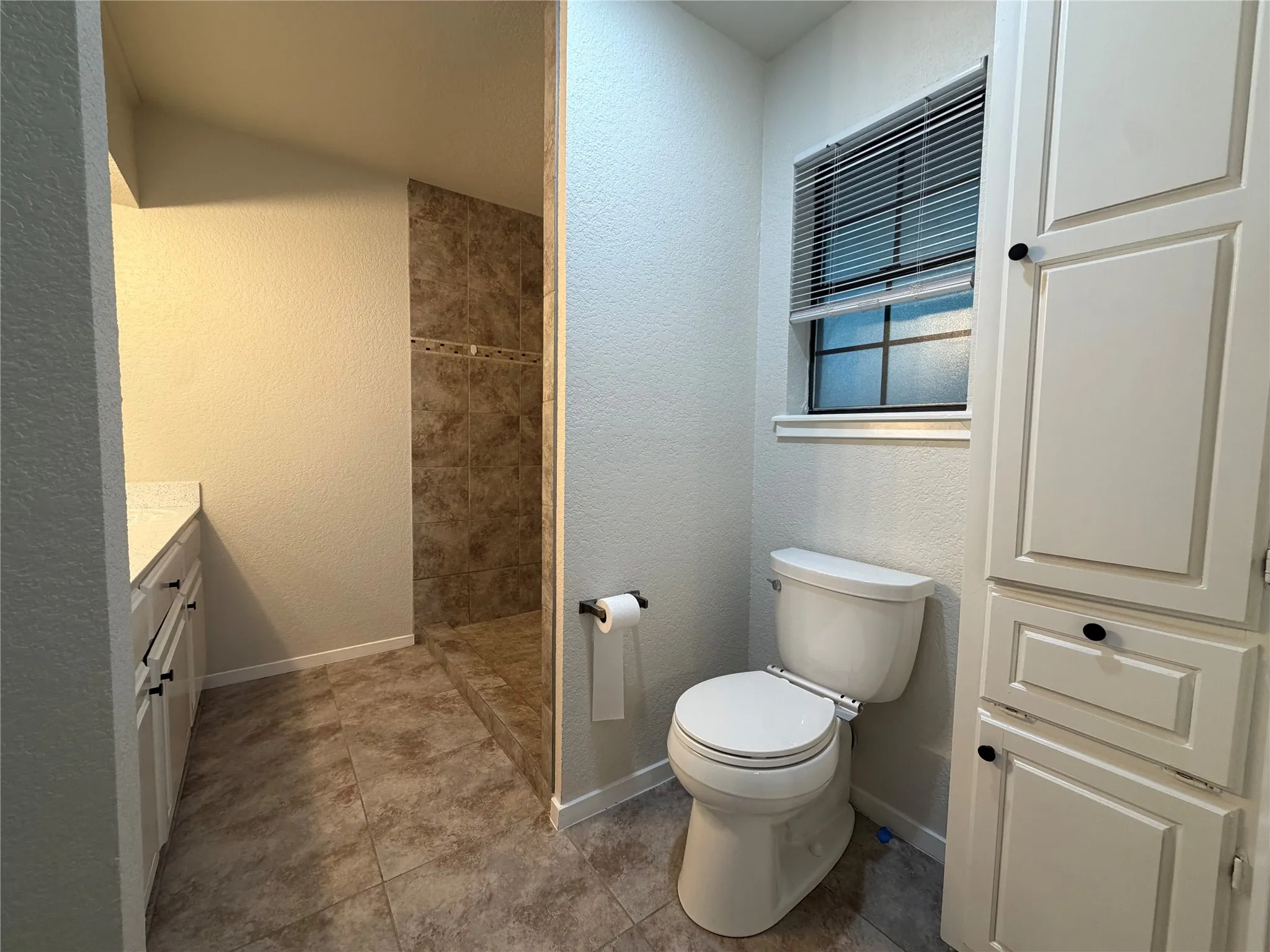 Single Family Residence For Rent in Hood County , 6203 Circo Drive, De Cordova, Texas 76049, 3 Bedroom, 2 Bathroom, 2 Garage spaces, 1,905 Sqft, built in 1978, mls#21393297, Real Estate Agent in De Cordova, Homes For Rent in Hood county, Homes For Rent in De Cordova, Realtor in De Cordova Texas, Real Estate Brokerage Independent Realty Texas, Luminita Cordes Realtor