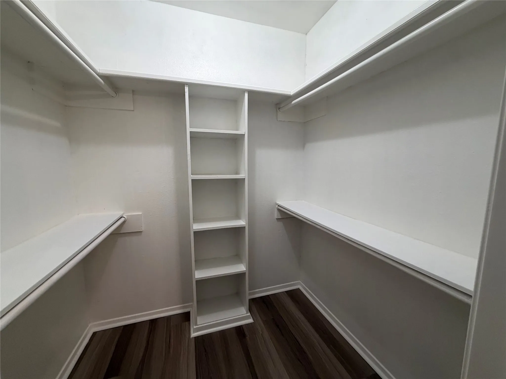 Single Family Residence For Rent in Hood County , 6203 Circo Drive, De Cordova, Texas 76049, 3 Bedroom, 2 Bathroom, 2 Garage spaces, 1,905 Sqft, built in 1978, mls#21393297, Real Estate Agent in De Cordova, Homes For Rent in Hood county, Homes For Rent in De Cordova, Realtor in De Cordova Texas, Real Estate Brokerage Independent Realty Texas, Luminita Cordes Realtor