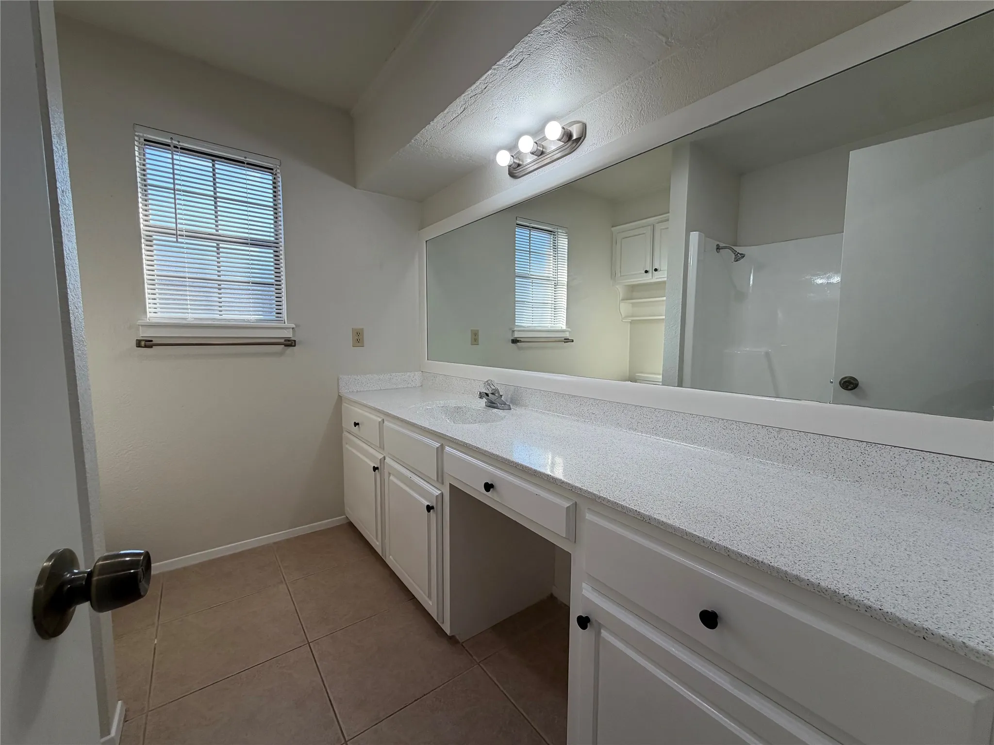 Single Family Residence For Rent in Hood County , 6203 Circo Drive, De Cordova, Texas 76049, 3 Bedroom, 2 Bathroom, 2 Garage spaces, 1,905 Sqft, built in 1978, mls#21393297, Real Estate Agent in De Cordova, Homes For Rent in Hood county, Homes For Rent in De Cordova, Realtor in De Cordova Texas, Real Estate Brokerage Independent Realty Texas, Luminita Cordes Realtor