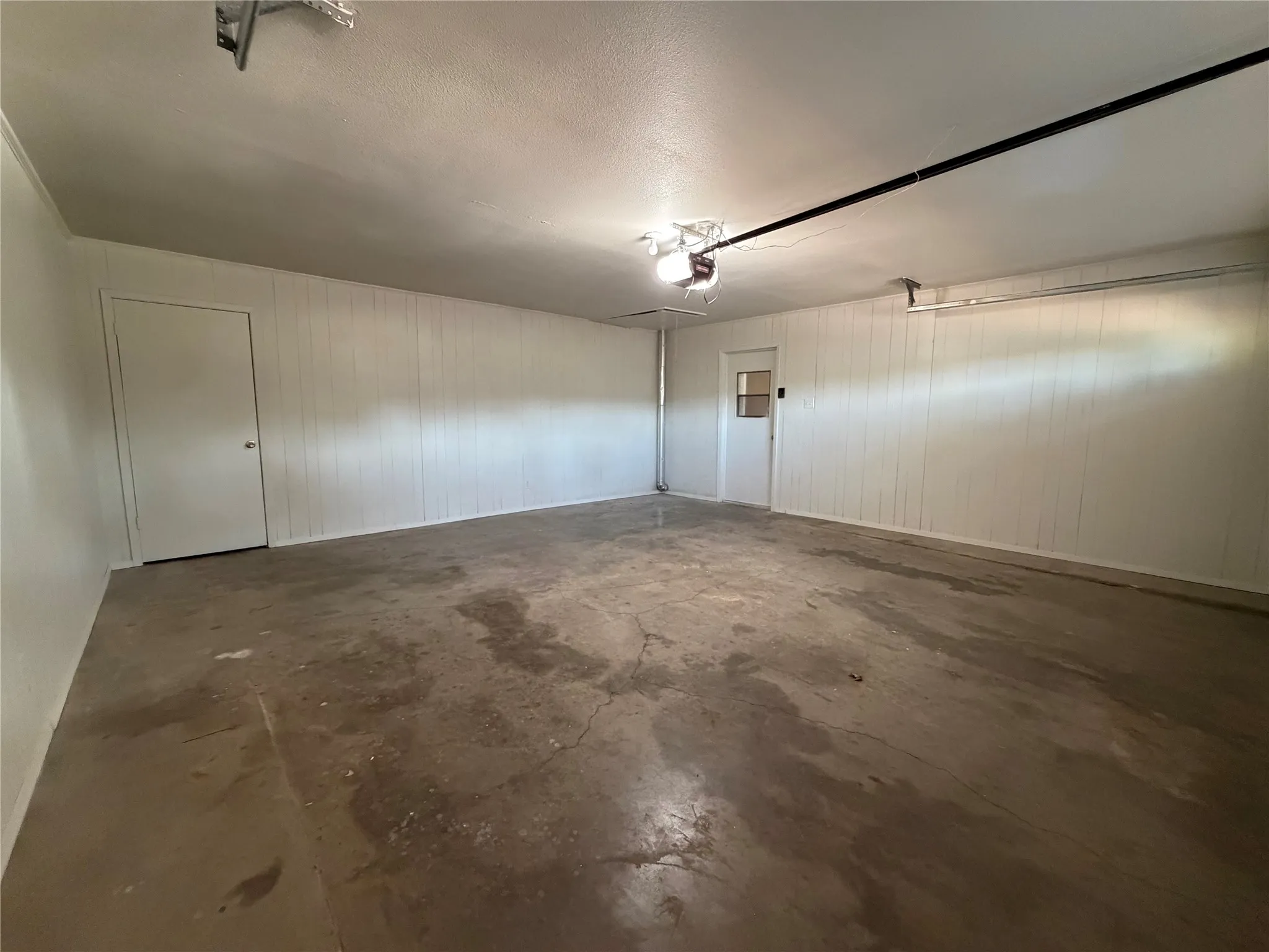 Single Family Residence For Rent in Hood County , 6203 Circo Drive, De Cordova, Texas 76049, 3 Bedroom, 2 Bathroom, 2 Garage spaces, 1,905 Sqft, built in 1978, mls#21393297, Real Estate Agent in De Cordova, Homes For Rent in Hood county, Homes For Rent in De Cordova, Realtor in De Cordova Texas, Real Estate Brokerage Independent Realty Texas, Luminita Cordes Realtor