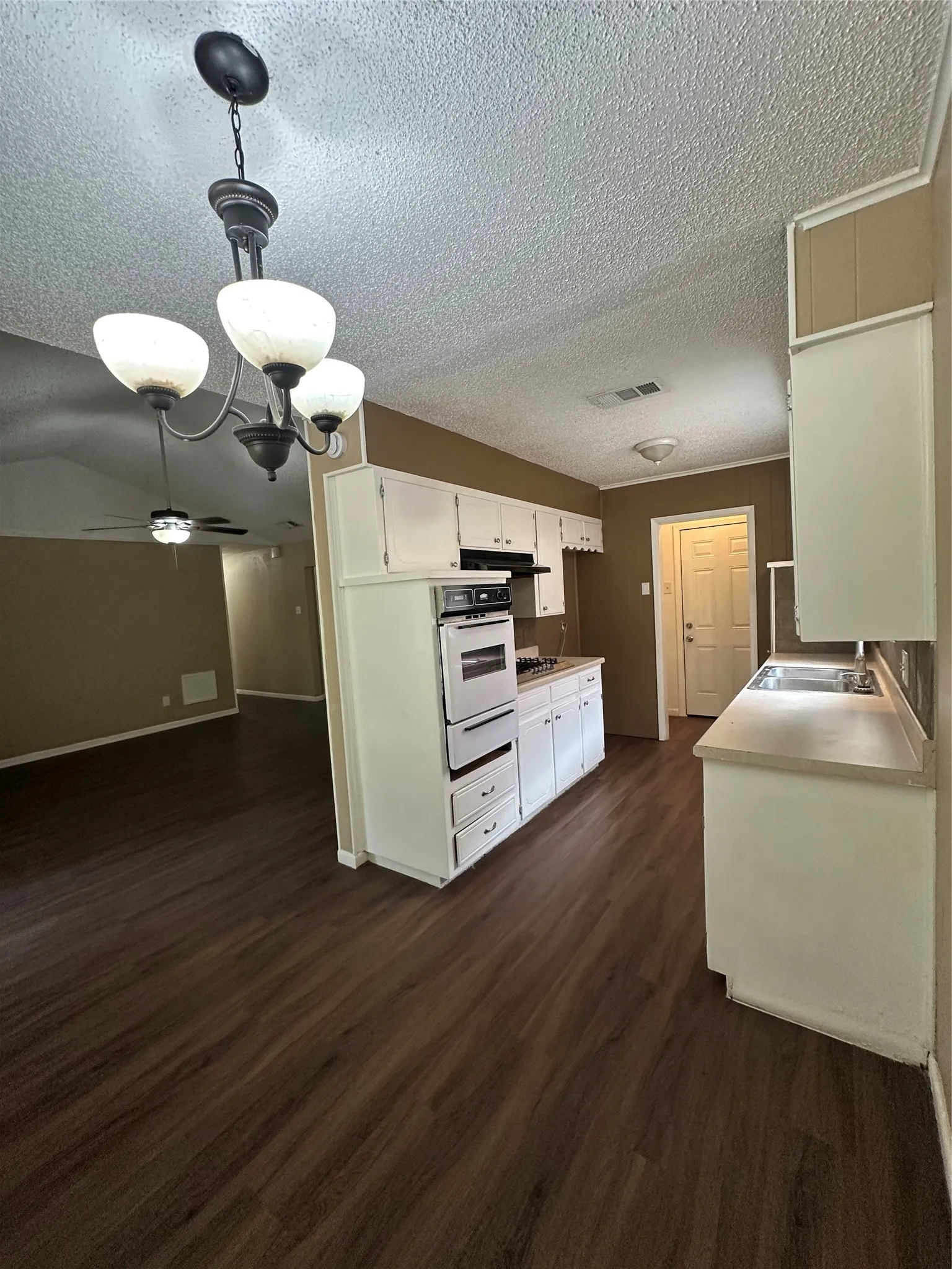 Single Family Residence For Rent in Denton County , 1204 Cordell Street, Denton, Texas 76201, 4 Bedroom, 2 Bathroom, 2 Garage spaces, 1,513 Sqft, built in 1977, mls#21394097, Real Estate Agent in Denton, Homes For Rent in Denton county, Homes For Rent in Denton, Realtor in Denton Texas, Real Estate Brokerage Independent Realty Texas, Luminita Cordes Realtor