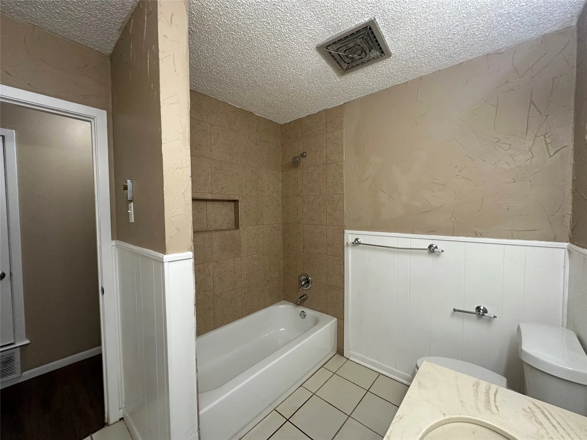 Single Family Residence For Rent in Denton County , 1204 Cordell Street, Denton, Texas 76201, 4 Bedroom, 2 Bathroom, 2 Garage spaces, 1,513 Sqft, built in 1977, mls#21394097, Real Estate Agent in Denton, Homes For Rent in Denton county, Homes For Rent in Denton, Realtor in Denton Texas, Real Estate Brokerage Independent Realty Texas, Luminita Cordes Realtor