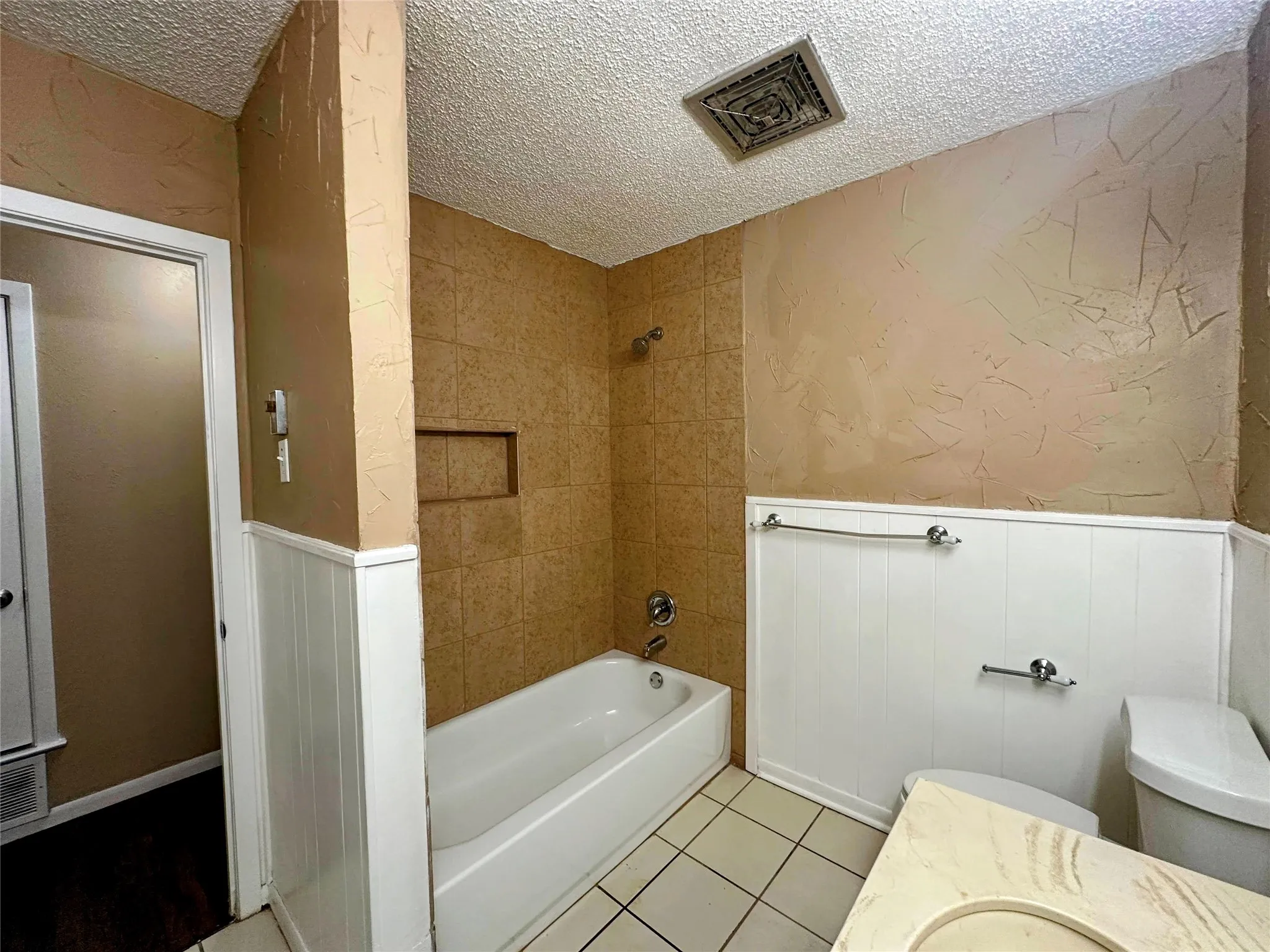 Single Family Residence For Rent in Denton County , 1204 Cordell Street, Denton, Texas 76201, 4 Bedroom, 2 Bathroom, 2 Garage spaces, 1,513 Sqft, built in 1977, mls#21394097, Real Estate Agent in Denton, Homes For Rent in Denton county, Homes For Rent in Denton, Realtor in Denton Texas, Real Estate Brokerage Independent Realty Texas, Luminita Cordes Realtor