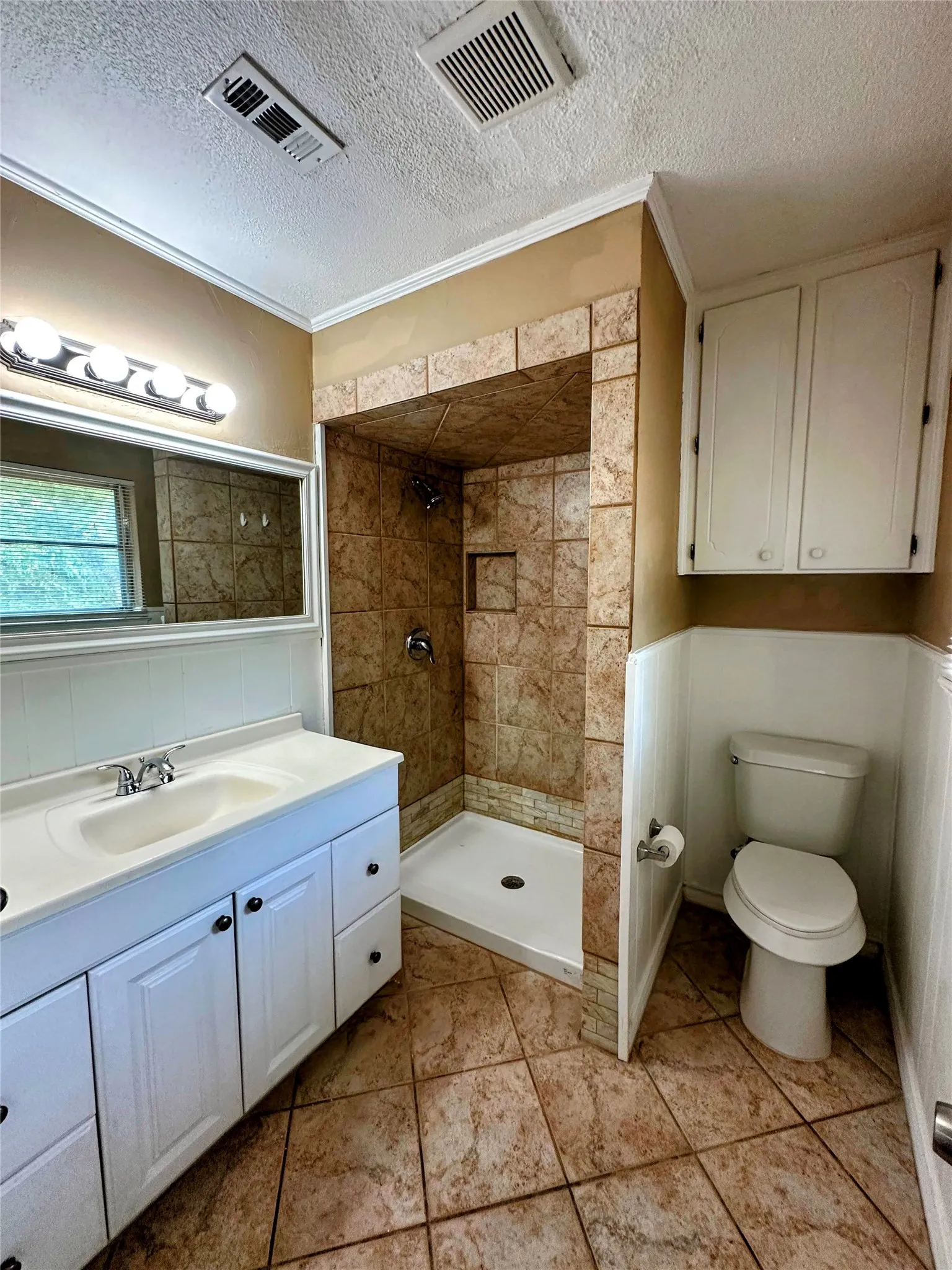 Single Family Residence For Rent in Denton County , 1204 Cordell Street, Denton, Texas 76201, 4 Bedroom, 2 Bathroom, 2 Garage spaces, 1,513 Sqft, built in 1977, mls#21394097, Real Estate Agent in Denton, Homes For Rent in Denton county, Homes For Rent in Denton, Realtor in Denton Texas, Real Estate Brokerage Independent Realty Texas, Luminita Cordes Realtor