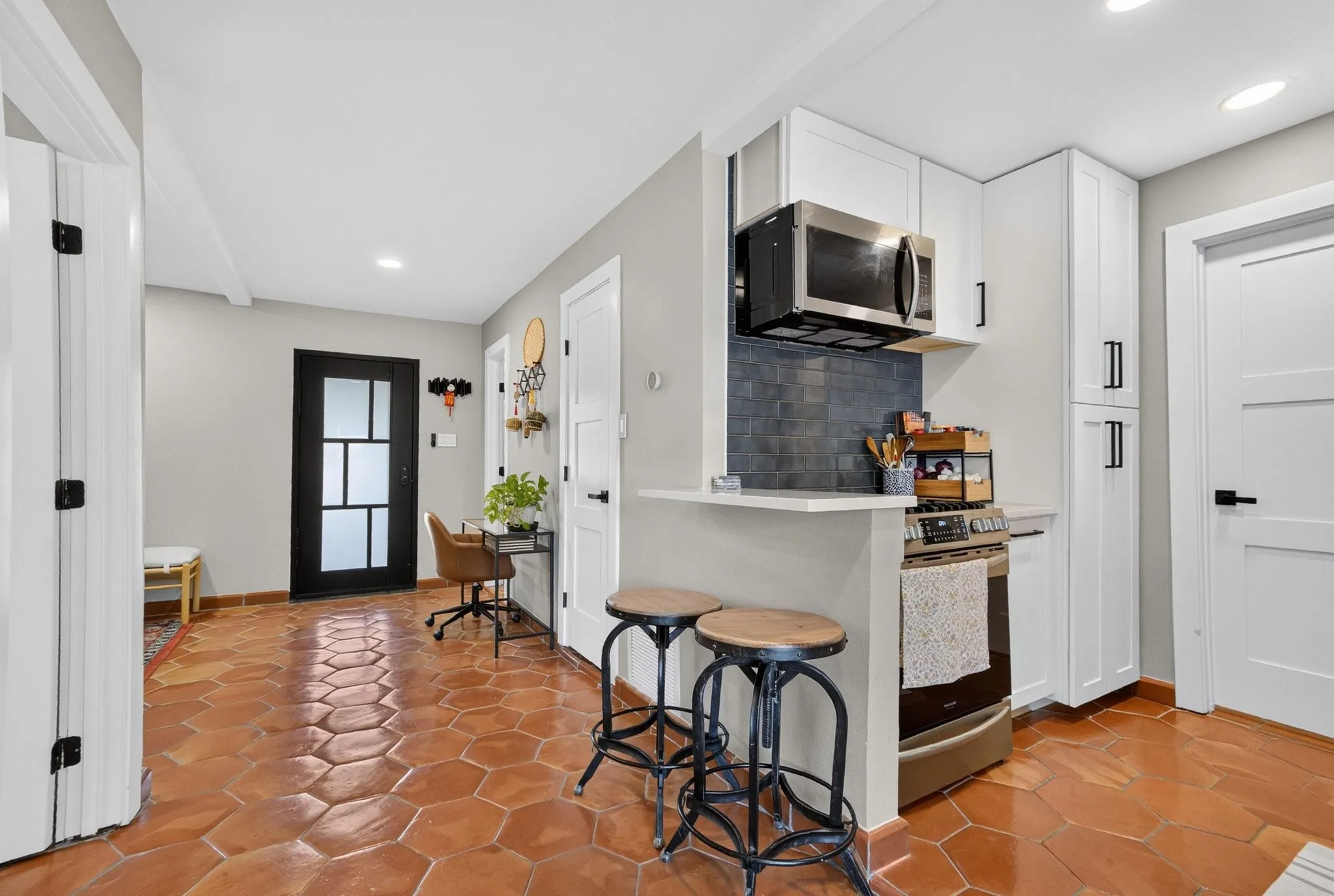 Single Family Residence For Sale in Dallas County , 3193 Northaven Road, Dallas, Texas 75229, 4 Bedroom, 5 Bathroom, 2 Garage spaces, 2,874 Sqft, built in 1960, mls#21393956, Real Estate Agent in Dallas, Homes For Sale in Dallas county, Homes For Sale in Dallas, Realtor in Dallas Texas, Real Estate Brokerage Independent Realty Texas, Luminita Cordes Realtor