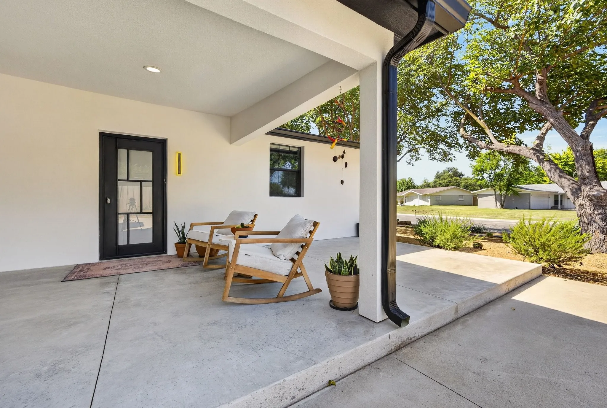 Entry way to MIL suite