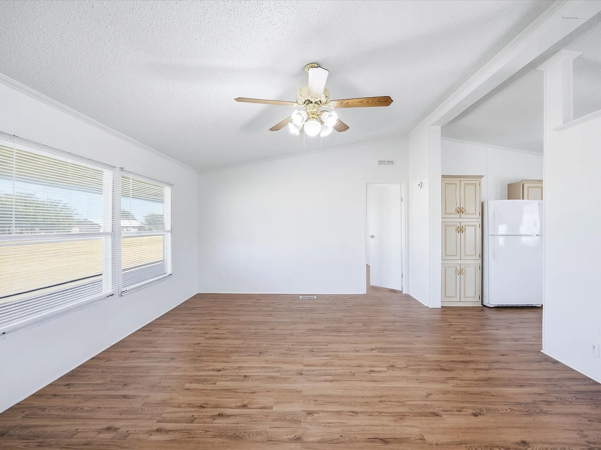 Manufactured Home For Rent in Johnson County , 3817 County Road 616, Alvarado, Texas 76009, 3 Bedroom, 2 Bathroom, Garage spaces, 1,624 Sqft, built in 1993, mls#21393996, Real Estate Agent in Alvarado, Homes For Rent in Johnson county, Homes For Rent in Alvarado, Realtor in Alvarado Texas, Real Estate Brokerage Independent Realty Texas, Luminita Cordes Realtor
