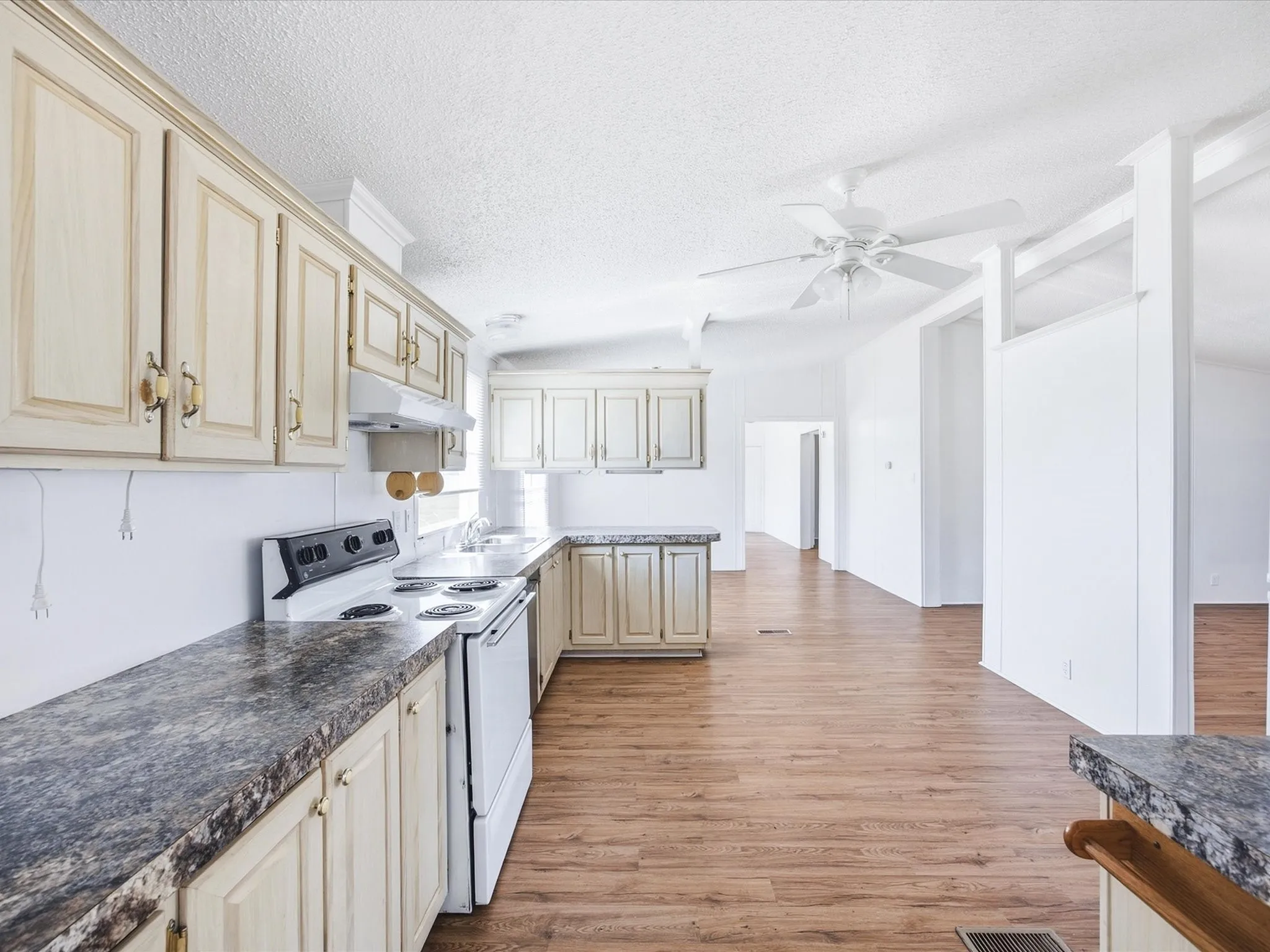 Manufactured Home For Rent in Johnson County , 3817 County Road 616, Alvarado, Texas 76009, 3 Bedroom, 2 Bathroom, Garage spaces, 1,624 Sqft, built in 1993, mls#21393996, Real Estate Agent in Alvarado, Homes For Rent in Johnson county, Homes For Rent in Alvarado, Realtor in Alvarado Texas, Real Estate Brokerage Independent Realty Texas, Luminita Cordes Realtor