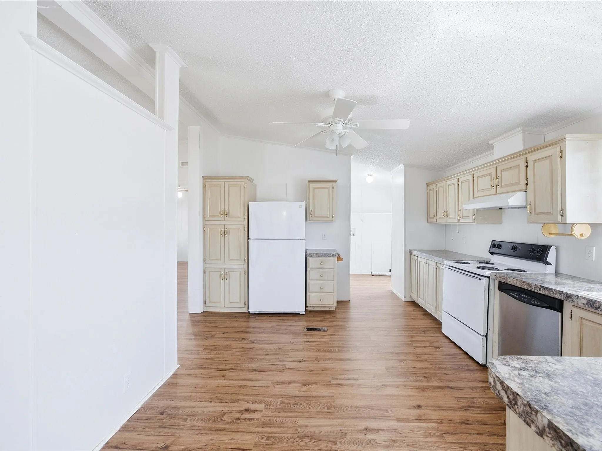 Manufactured Home For Rent in Johnson County , 3817 County Road 616, Alvarado, Texas 76009, 3 Bedroom, 2 Bathroom, Garage spaces, 1,624 Sqft, built in 1993, mls#21393996, Real Estate Agent in Alvarado, Homes For Rent in Johnson county, Homes For Rent in Alvarado, Realtor in Alvarado Texas, Real Estate Brokerage Independent Realty Texas, Luminita Cordes Realtor