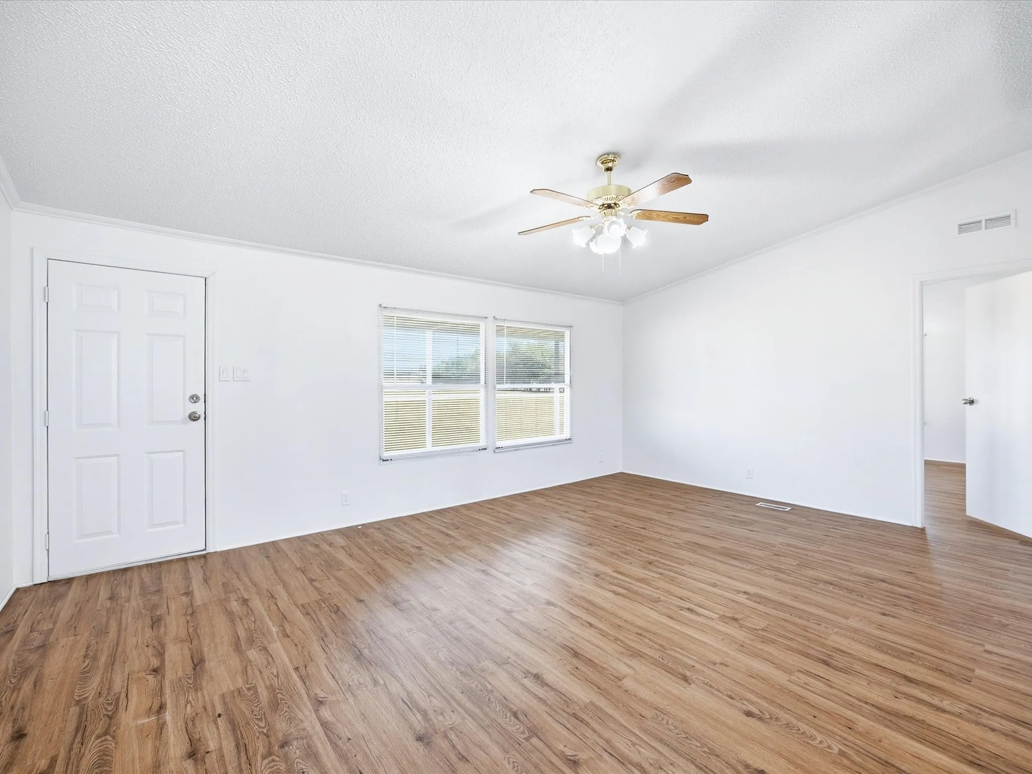 Manufactured Home For Rent in Johnson County , 3817 County Road 616, Alvarado, Texas 76009, 3 Bedroom, 2 Bathroom, Garage spaces, 1,624 Sqft, built in 1993, mls#21393996, Real Estate Agent in Alvarado, Homes For Rent in Johnson county, Homes For Rent in Alvarado, Realtor in Alvarado Texas, Real Estate Brokerage Independent Realty Texas, Luminita Cordes Realtor