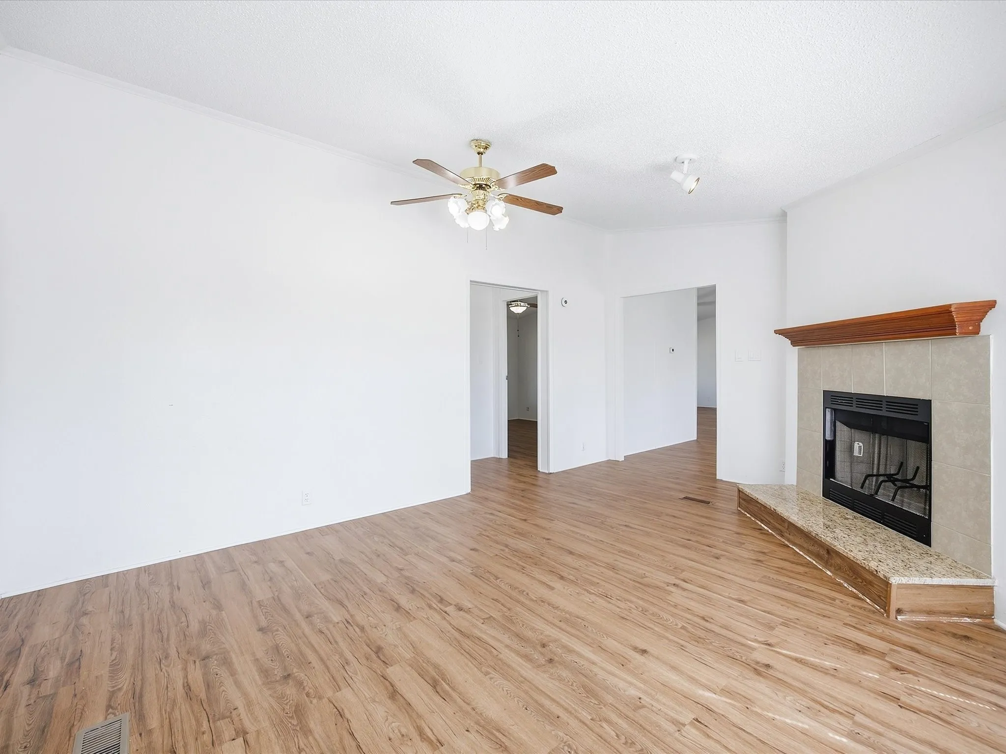 Manufactured Home For Rent in Johnson County , 3817 County Road 616, Alvarado, Texas 76009, 3 Bedroom, 2 Bathroom, Garage spaces, 1,624 Sqft, built in 1993, mls#21393996, Real Estate Agent in Alvarado, Homes For Rent in Johnson county, Homes For Rent in Alvarado, Realtor in Alvarado Texas, Real Estate Brokerage Independent Realty Texas, Luminita Cordes Realtor