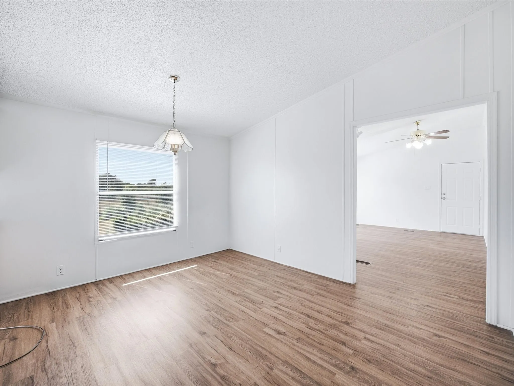 Manufactured Home For Rent in Johnson County , 3817 County Road 616, Alvarado, Texas 76009, 3 Bedroom, 2 Bathroom, Garage spaces, 1,624 Sqft, built in 1993, mls#21393996, Real Estate Agent in Alvarado, Homes For Rent in Johnson county, Homes For Rent in Alvarado, Realtor in Alvarado Texas, Real Estate Brokerage Independent Realty Texas, Luminita Cordes Realtor