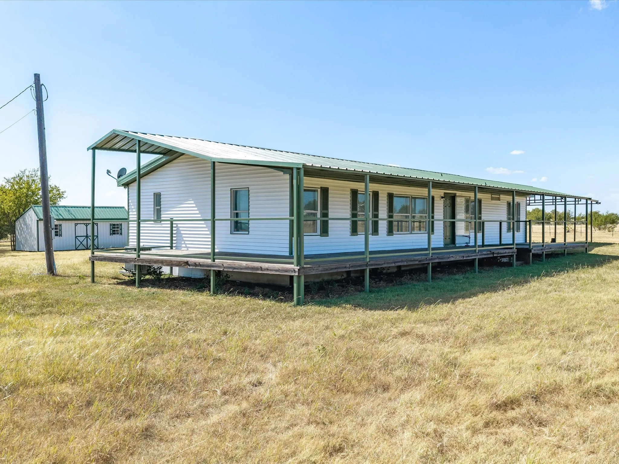 Manufactured Home For Rent in Johnson County , 3817 County Road 616, Alvarado, Texas 76009, 3 Bedroom, 2 Bathroom, Garage spaces, 1,624 Sqft, built in 1993, mls#21393996, Real Estate Agent in Alvarado, Homes For Rent in Johnson county, Homes For Rent in Alvarado, Realtor in Alvarado Texas, Real Estate Brokerage Independent Realty Texas, Luminita Cordes Realtor