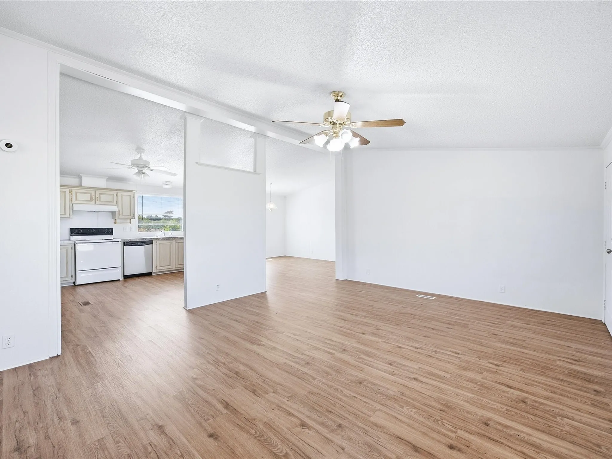 Manufactured Home For Rent in Johnson County , 3817 County Road 616, Alvarado, Texas 76009, 3 Bedroom, 2 Bathroom, Garage spaces, 1,624 Sqft, built in 1993, mls#21393996, Real Estate Agent in Alvarado, Homes For Rent in Johnson county, Homes For Rent in Alvarado, Realtor in Alvarado Texas, Real Estate Brokerage Independent Realty Texas, Luminita Cordes Realtor