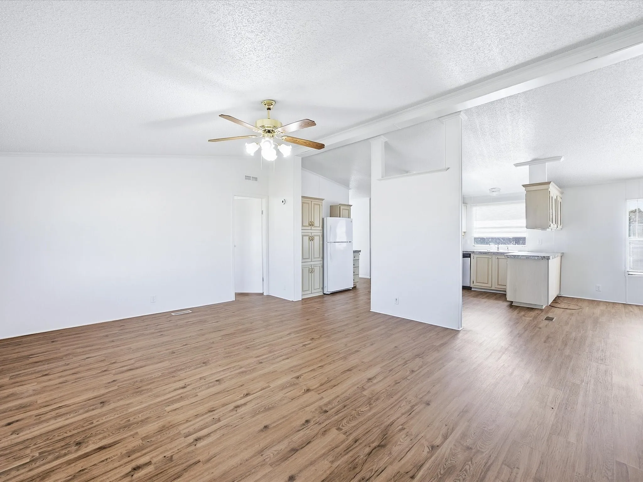 Manufactured Home For Rent in Johnson County , 3817 County Road 616, Alvarado, Texas 76009, 3 Bedroom, 2 Bathroom, Garage spaces, 1,624 Sqft, built in 1993, mls#21393996, Real Estate Agent in Alvarado, Homes For Rent in Johnson county, Homes For Rent in Alvarado, Realtor in Alvarado Texas, Real Estate Brokerage Independent Realty Texas, Luminita Cordes Realtor