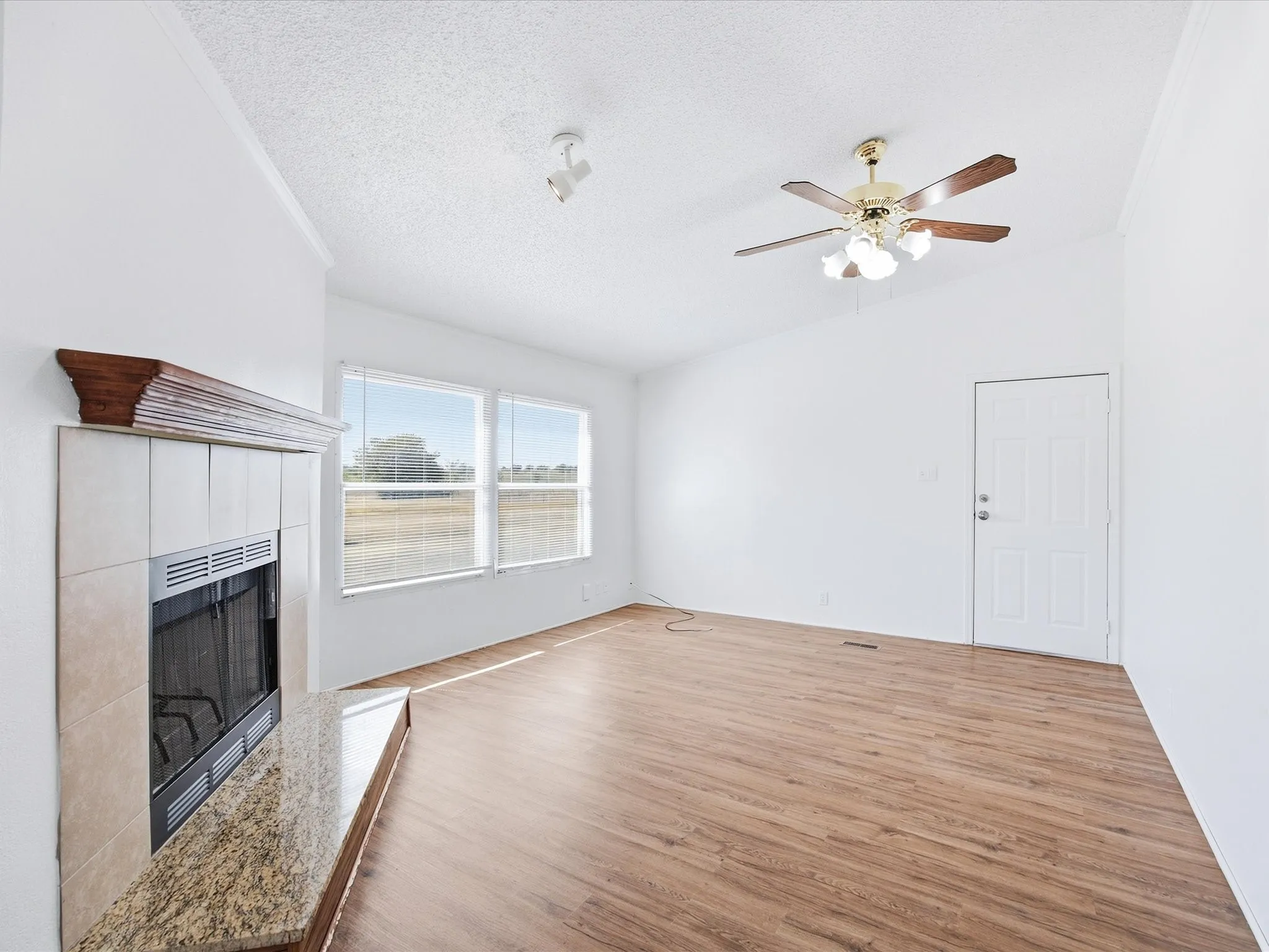 Manufactured Home For Rent in Johnson County , 3817 County Road 616, Alvarado, Texas 76009, 3 Bedroom, 2 Bathroom, Garage spaces, 1,624 Sqft, built in 1993, mls#21393996, Real Estate Agent in Alvarado, Homes For Rent in Johnson county, Homes For Rent in Alvarado, Realtor in Alvarado Texas, Real Estate Brokerage Independent Realty Texas, Luminita Cordes Realtor