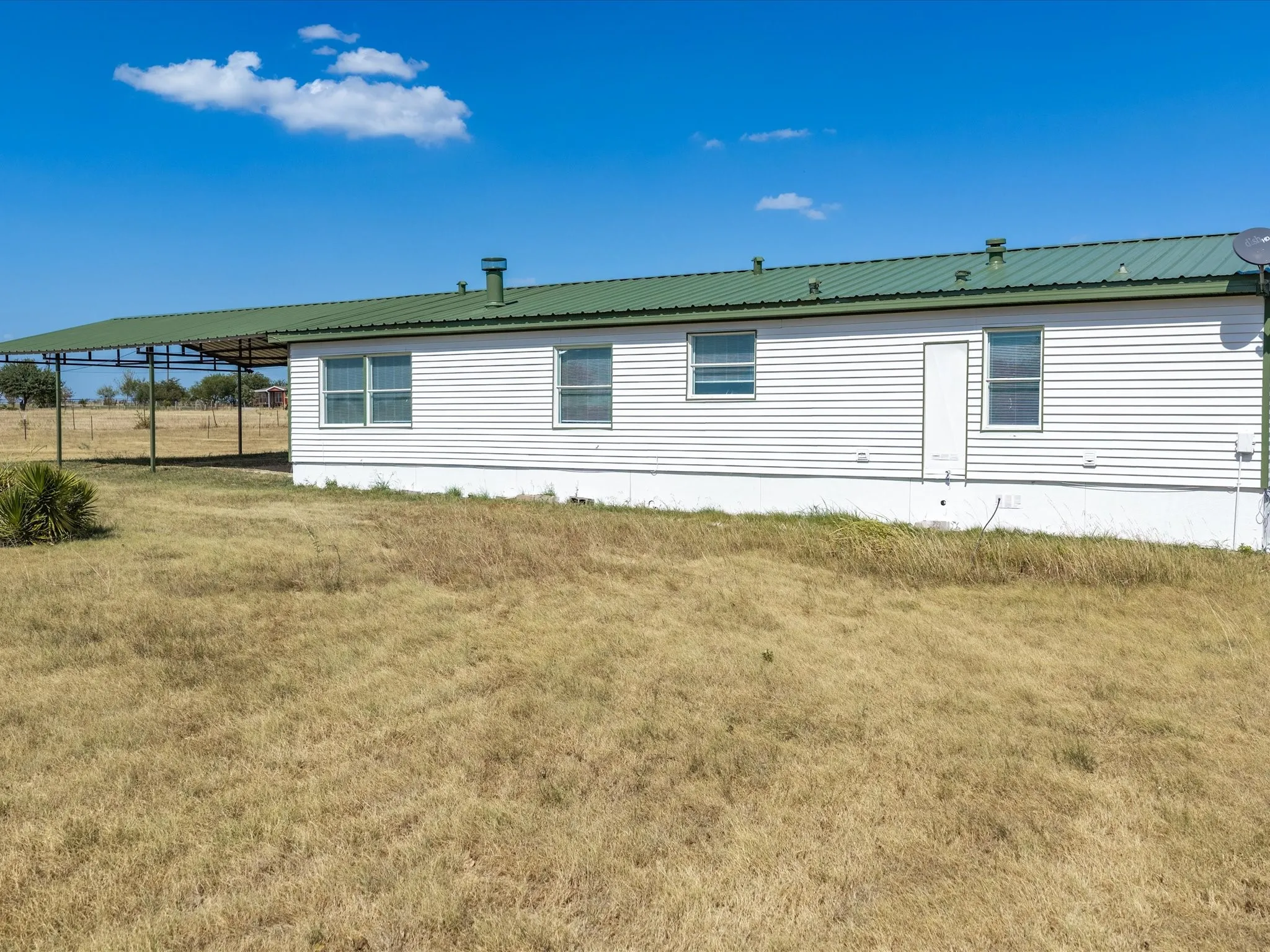 Manufactured Home For Rent in Johnson County , 3817 County Road 616, Alvarado, Texas 76009, 3 Bedroom, 2 Bathroom, Garage spaces, 1,624 Sqft, built in 1993, mls#21393996, Real Estate Agent in Alvarado, Homes For Rent in Johnson county, Homes For Rent in Alvarado, Realtor in Alvarado Texas, Real Estate Brokerage Independent Realty Texas, Luminita Cordes Realtor