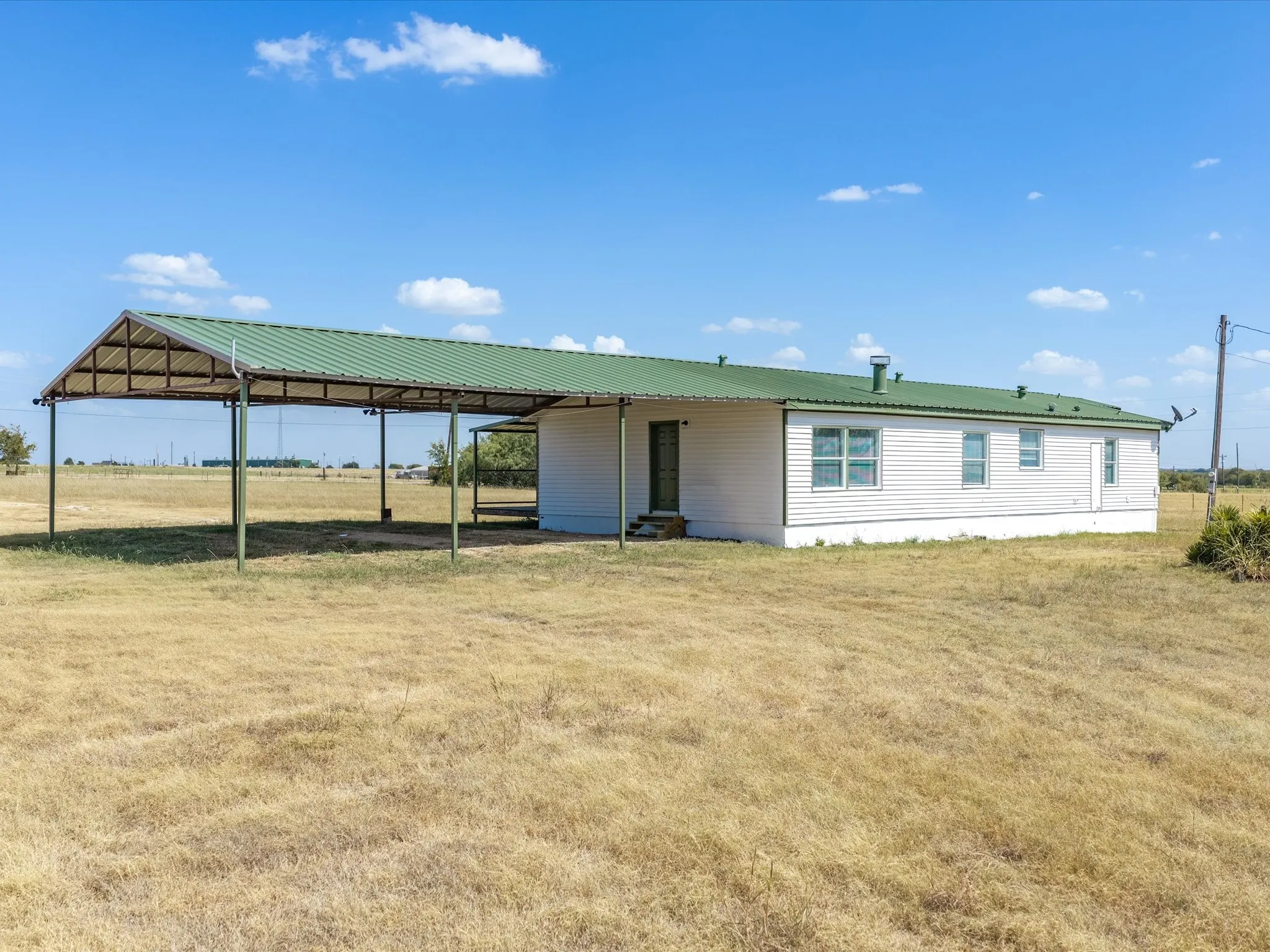 Manufactured Home For Rent in Johnson County , 3817 County Road 616, Alvarado, Texas 76009, 3 Bedroom, 2 Bathroom, Garage spaces, 1,624 Sqft, built in 1993, mls#21393996, Real Estate Agent in Alvarado, Homes For Rent in Johnson county, Homes For Rent in Alvarado, Realtor in Alvarado Texas, Real Estate Brokerage Independent Realty Texas, Luminita Cordes Realtor