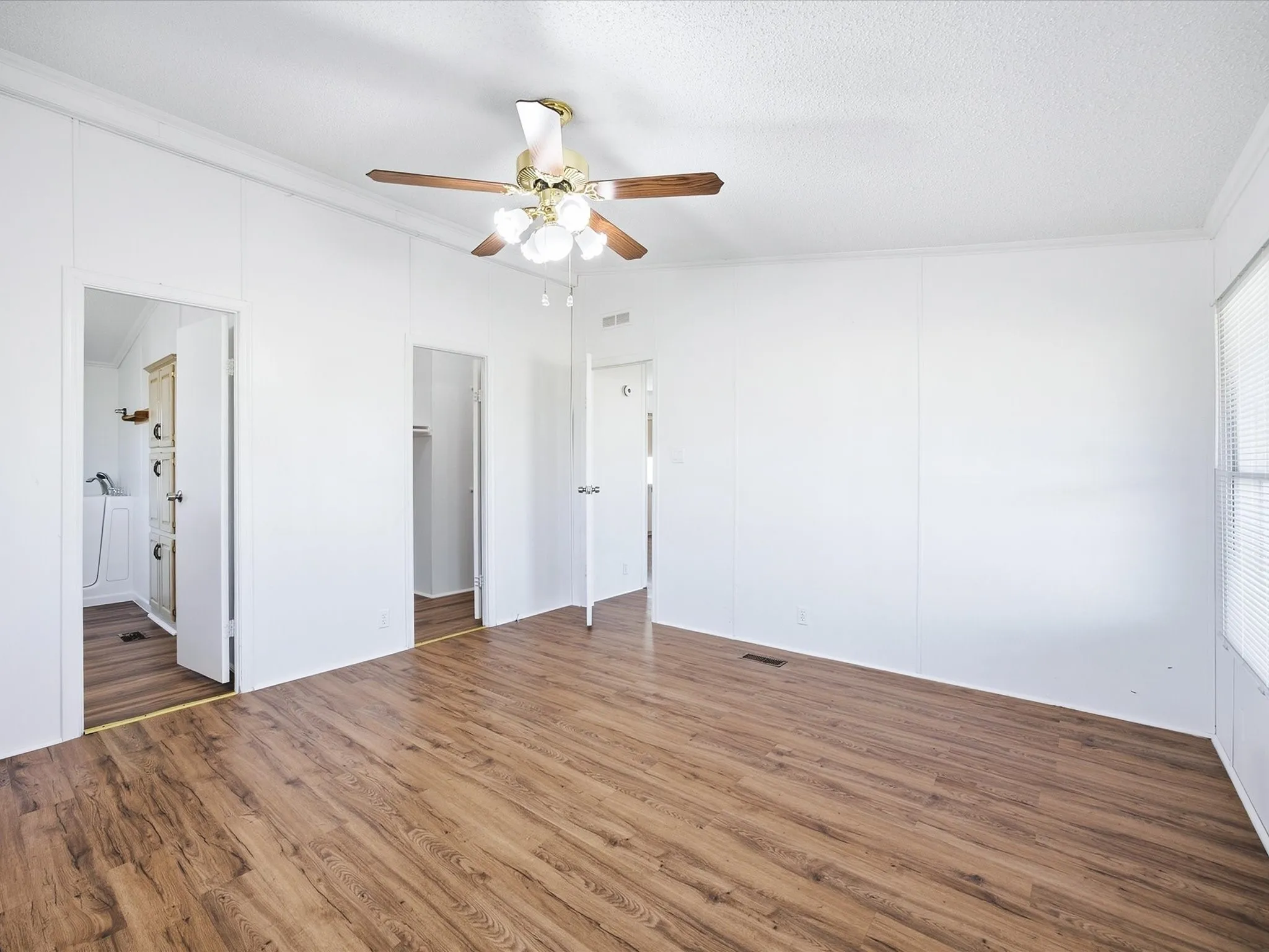 Manufactured Home For Rent in Johnson County , 3817 County Road 616, Alvarado, Texas 76009, 3 Bedroom, 2 Bathroom, Garage spaces, 1,624 Sqft, built in 1993, mls#21393996, Real Estate Agent in Alvarado, Homes For Rent in Johnson county, Homes For Rent in Alvarado, Realtor in Alvarado Texas, Real Estate Brokerage Independent Realty Texas, Luminita Cordes Realtor
