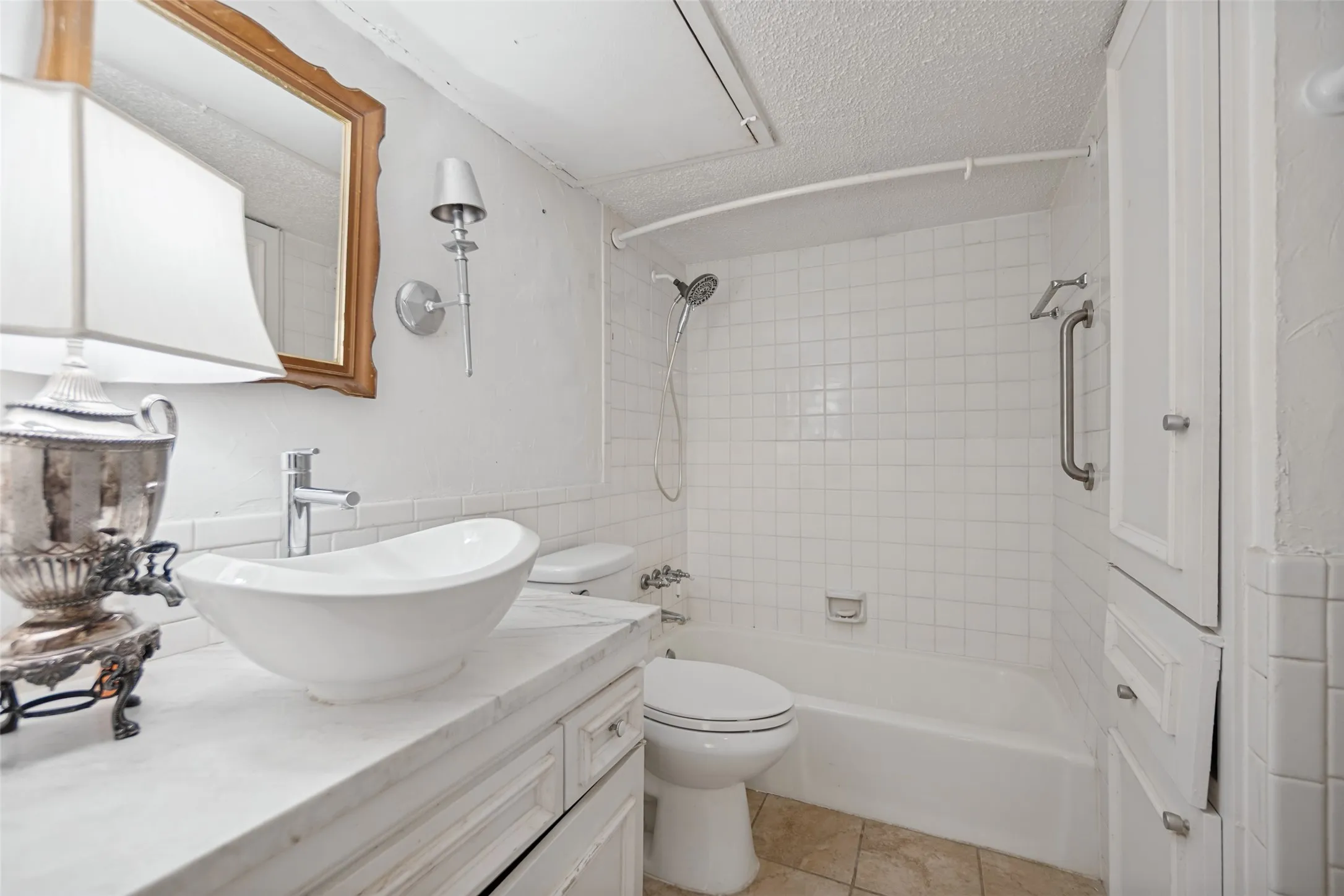 Condominium For Sale in Dallas County , 5811 Sandhurst Lane A, Dallas, Texas 75206, 2 Bedroom, 2 Bathroom, Garage spaces, 1,166 Sqft, built in 1967, mls#21388373, Real Estate Agent in Dallas, Homes For Sale in Dallas county, Homes For Sale in Dallas, Realtor in Dallas Texas, Real Estate Brokerage Independent Realty Texas, Luminita Cordes Realtor
