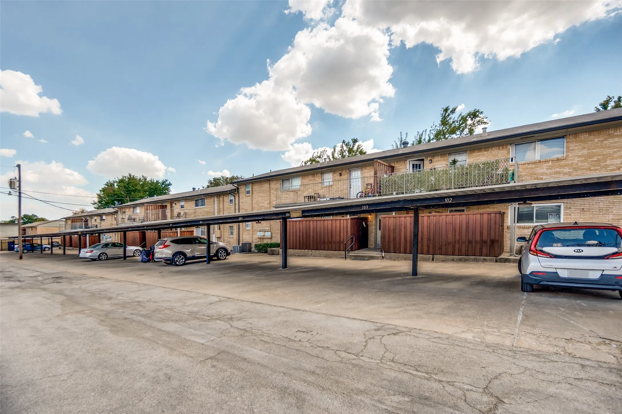 Condominium For Sale in Dallas County , 5811 Sandhurst Lane A, Dallas, Texas 75206, 2 Bedroom, 2 Bathroom, Garage spaces, 1,166 Sqft, built in 1967, mls#21388373, Real Estate Agent in Dallas, Homes For Sale in Dallas county, Homes For Sale in Dallas, Realtor in Dallas Texas, Real Estate Brokerage Independent Realty Texas, Luminita Cordes Realtor