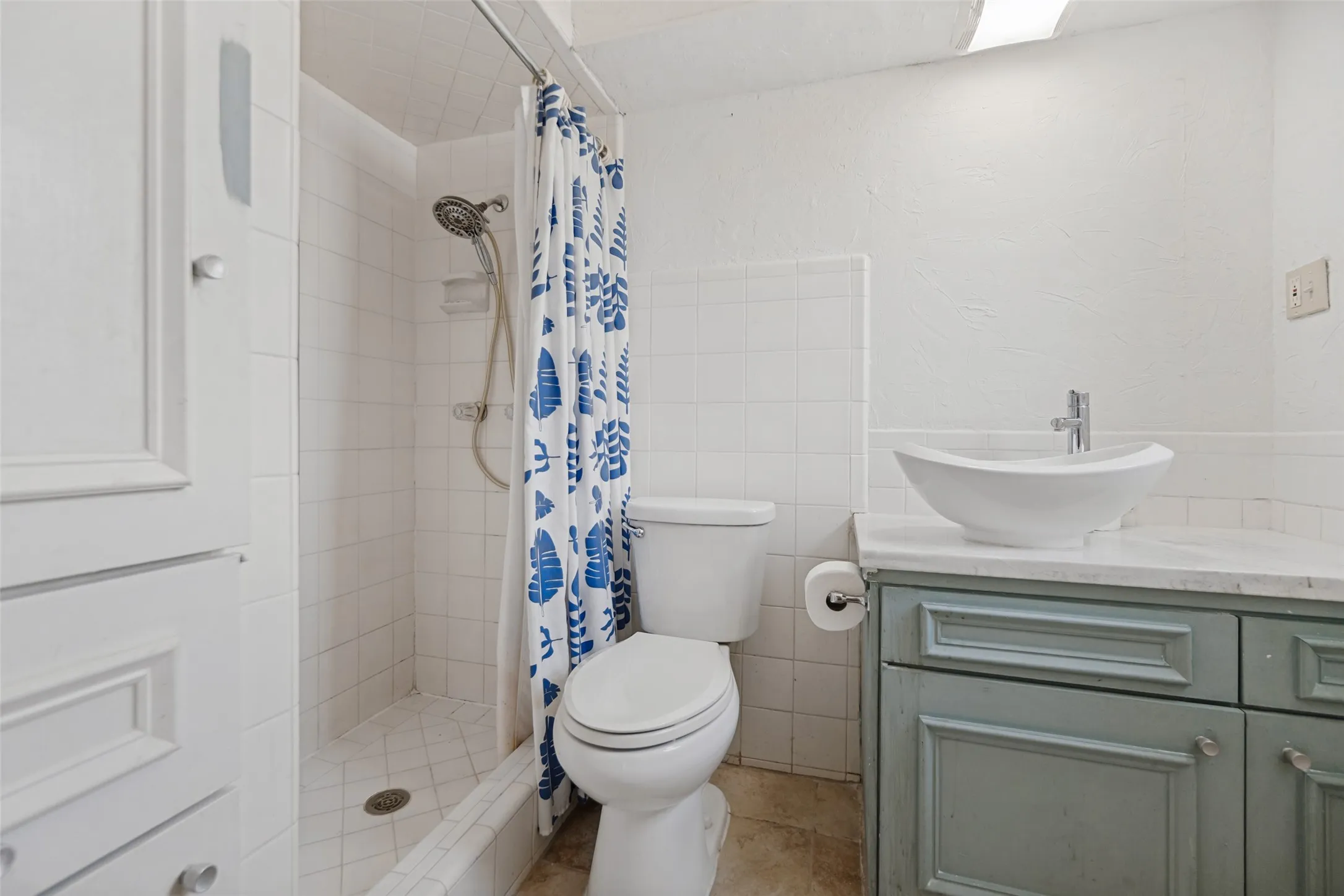 Condominium For Sale in Dallas County , 5811 Sandhurst Lane A, Dallas, Texas 75206, 2 Bedroom, 2 Bathroom, Garage spaces, 1,166 Sqft, built in 1967, mls#21388373, Real Estate Agent in Dallas, Homes For Sale in Dallas county, Homes For Sale in Dallas, Realtor in Dallas Texas, Real Estate Brokerage Independent Realty Texas, Luminita Cordes Realtor