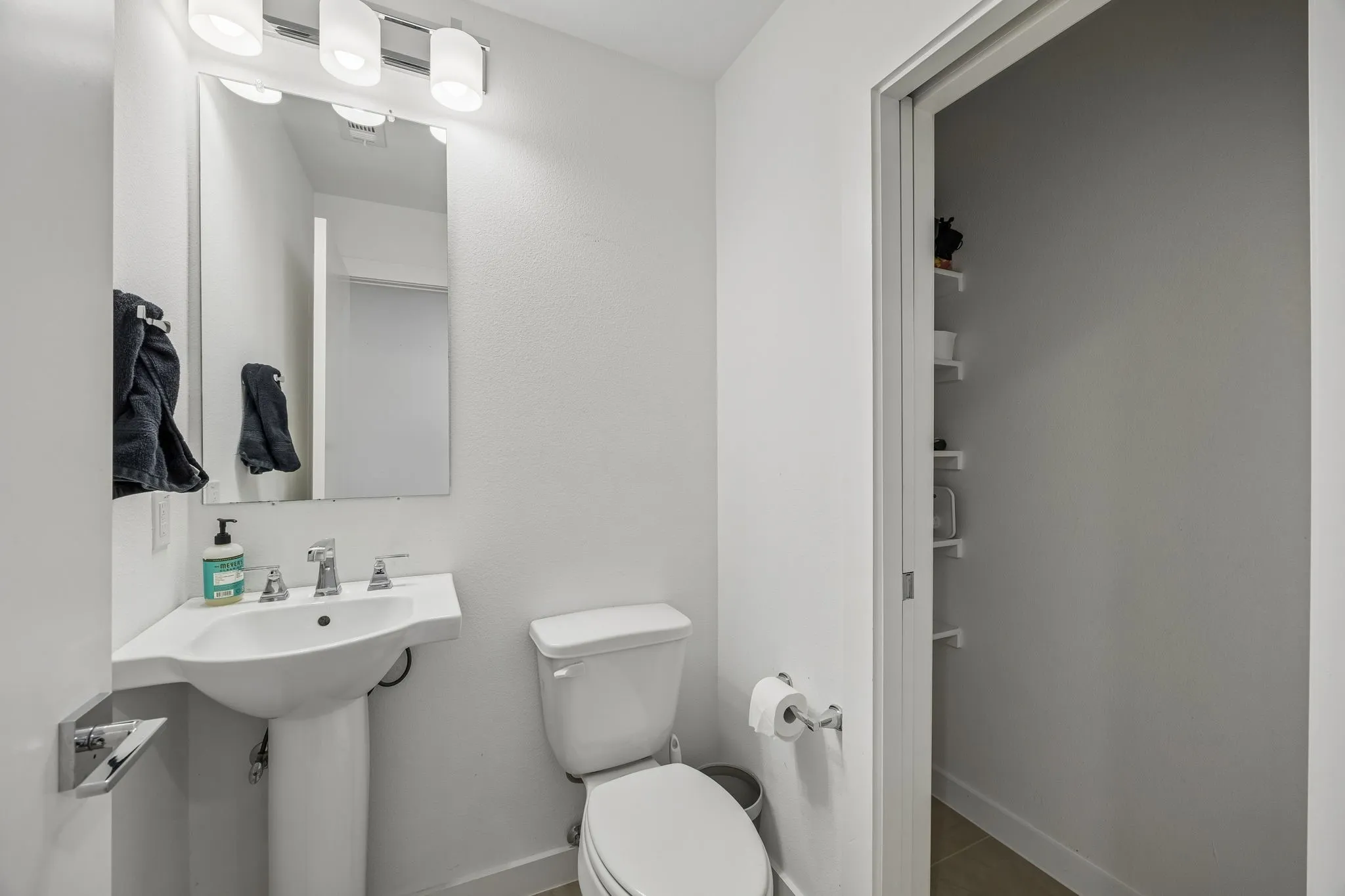 Condominium For Sale in Dallas County , 1925 California Drive 1, Dallas, Texas 75204, 2 Bedroom, 3 Bathroom, 2 Garage spaces, 1,856 Sqft, built in 2019, mls#21392309, Real Estate Agent in Dallas, Homes For Sale in Dallas county, Homes For Sale in Dallas, Realtor in Dallas Texas, Real Estate Brokerage Independent Realty Texas, Luminita Cordes Realtor