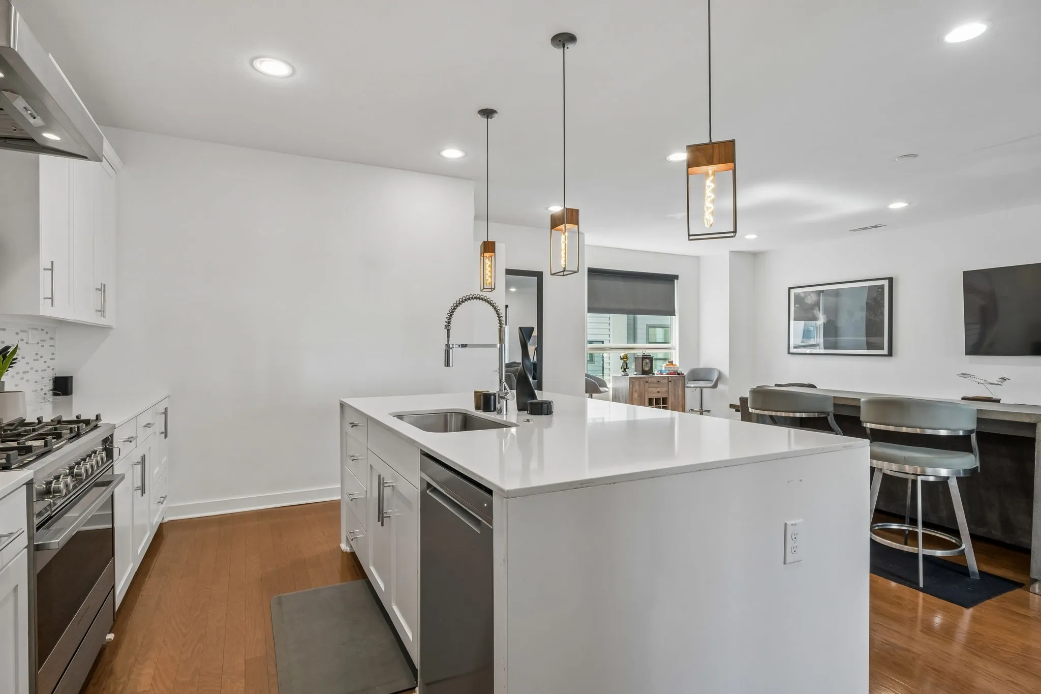 Condominium For Sale in Dallas County , 1925 California Drive 1, Dallas, Texas 75204, 2 Bedroom, 3 Bathroom, 2 Garage spaces, 1,856 Sqft, built in 2019, mls#21392309, Real Estate Agent in Dallas, Homes For Sale in Dallas county, Homes For Sale in Dallas, Realtor in Dallas Texas, Real Estate Brokerage Independent Realty Texas, Luminita Cordes Realtor