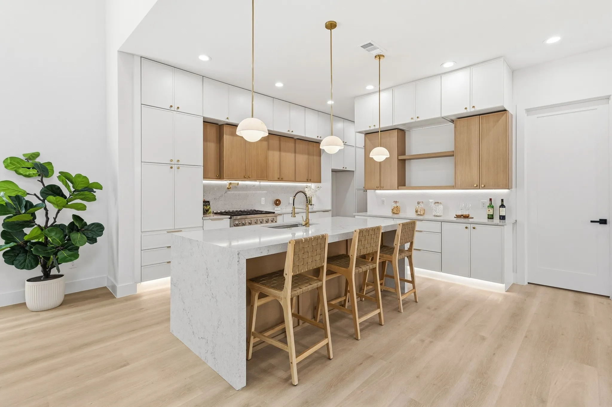 Single Family Residence For Sale in Dallas County , 1507 Dennison Street, Dallas, Texas 75212, 5 Bedroom, 4 Bathroom, 2 Garage spaces, 3,545 Sqft, built in 2026, mls#21393929, Real Estate Agent in Dallas, Homes For Sale in Dallas county, Homes For Sale in Dallas, Realtor in Dallas Texas, Real Estate Brokerage Independent Realty Texas, Luminita Cordes Realtor