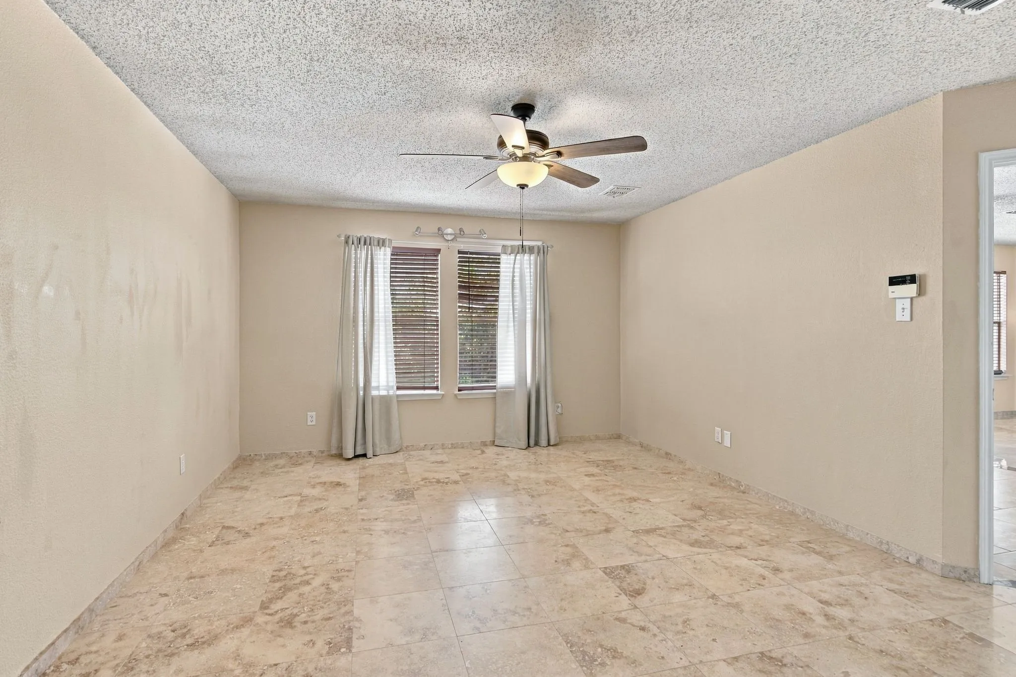 Single Family Residence For Sale in Denton County , 1409 Ridgecrest Drive, Little Elm, Texas 75068, 4 Bedroom, 3 Bathroom, 2 Garage spaces, 2,566 Sqft, built in 2001, mls#21394109, Real Estate Agent in Little Elm, Homes For Sale in Denton county, Homes For Sale in Little Elm, Realtor in Little Elm Texas, Real Estate Brokerage Independent Realty Texas, Luminita Cordes Realtor