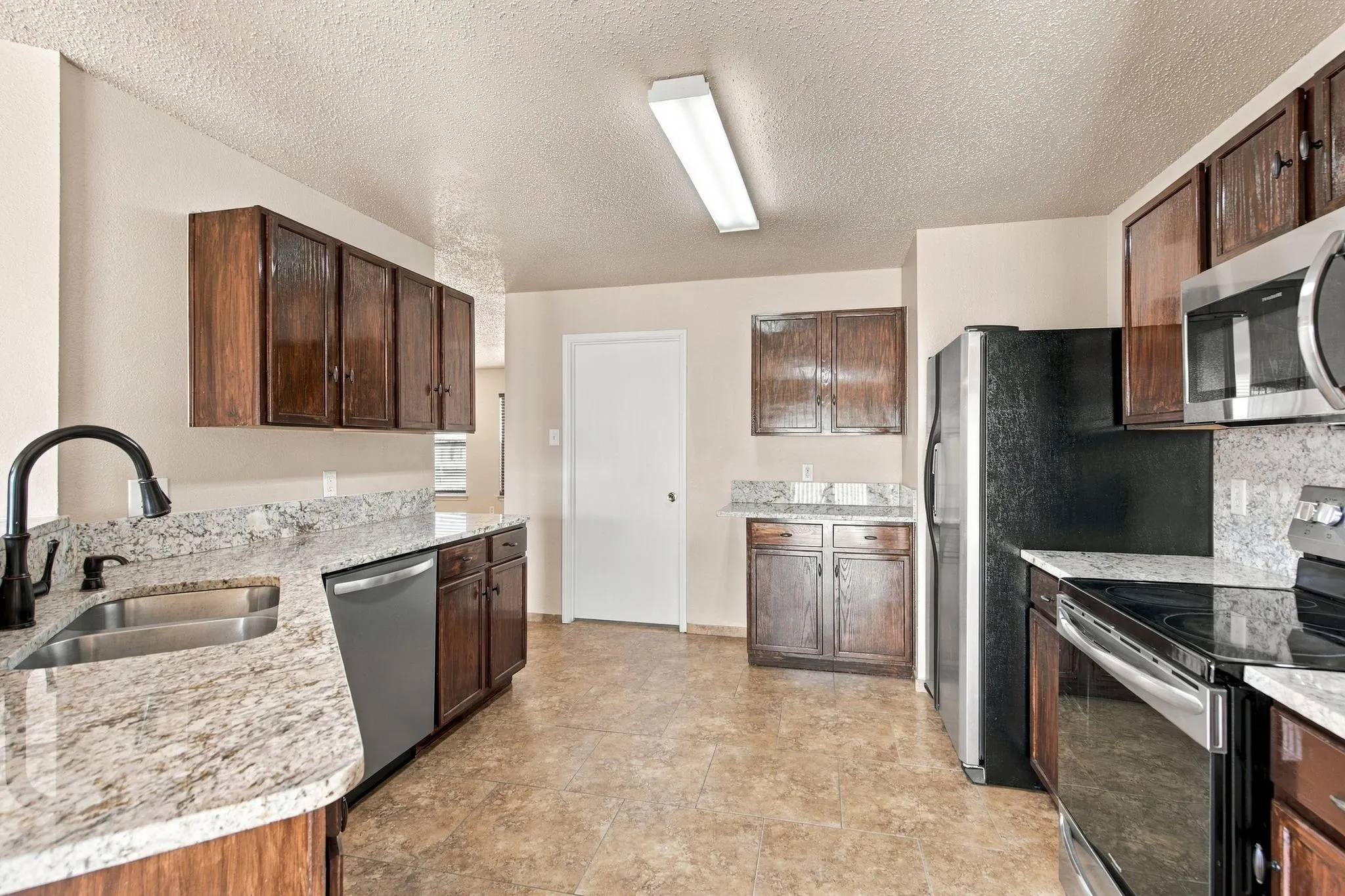 Single Family Residence For Sale in Denton County , 1409 Ridgecrest Drive, Little Elm, Texas 75068, 4 Bedroom, 3 Bathroom, 2 Garage spaces, 2,566 Sqft, built in 2001, mls#21394109, Real Estate Agent in Little Elm, Homes For Sale in Denton county, Homes For Sale in Little Elm, Realtor in Little Elm Texas, Real Estate Brokerage Independent Realty Texas, Luminita Cordes Realtor