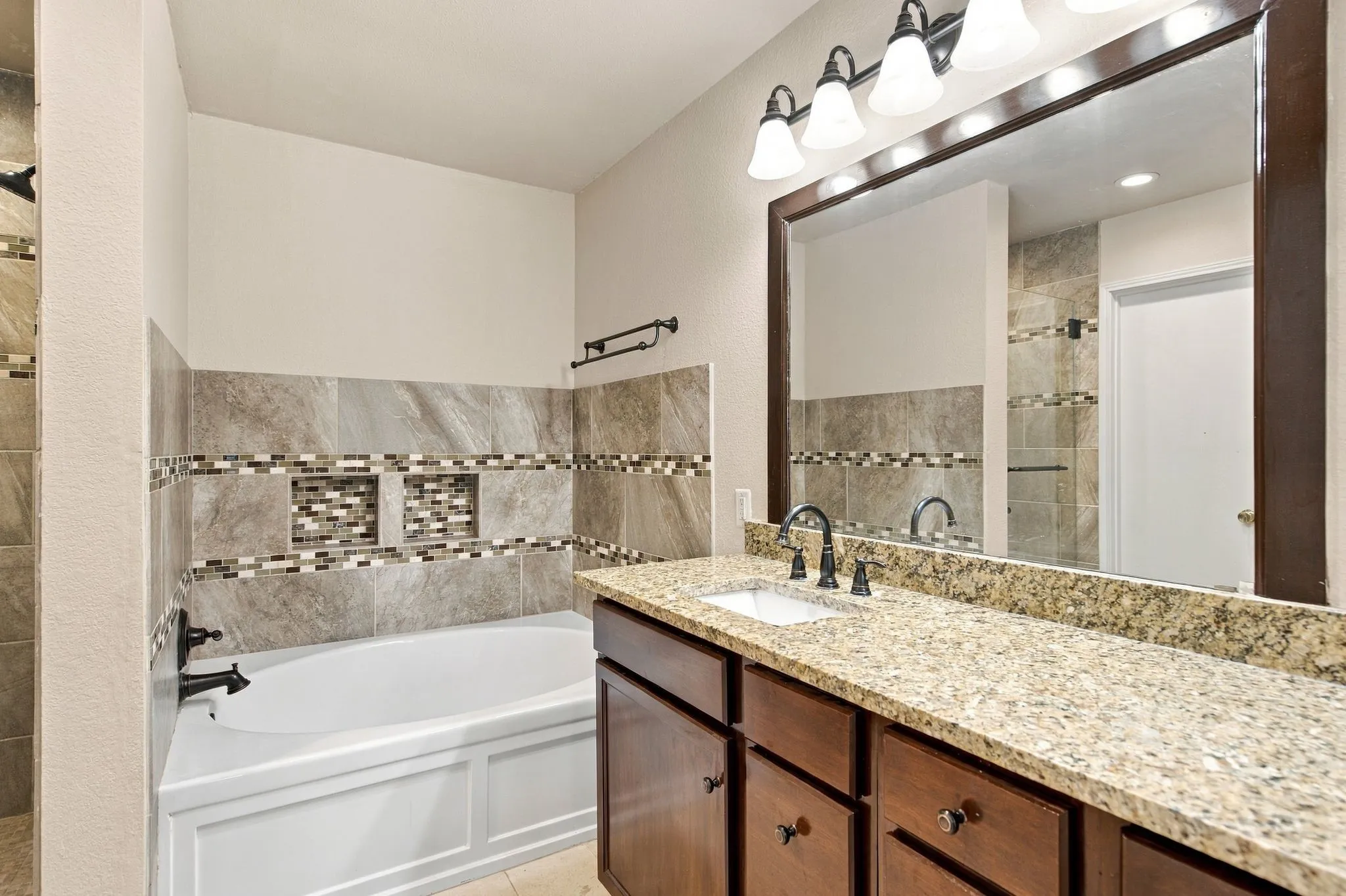 Single Family Residence For Sale in Denton County , 1409 Ridgecrest Drive, Little Elm, Texas 75068, 4 Bedroom, 3 Bathroom, 2 Garage spaces, 2,566 Sqft, built in 2001, mls#21394109, Real Estate Agent in Little Elm, Homes For Sale in Denton county, Homes For Sale in Little Elm, Realtor in Little Elm Texas, Real Estate Brokerage Independent Realty Texas, Luminita Cordes Realtor
