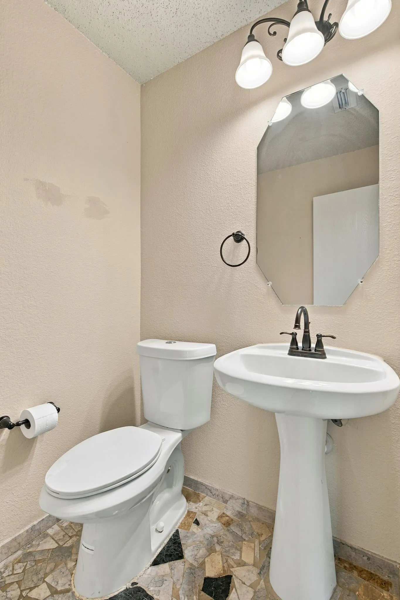 Single Family Residence For Sale in Denton County , 1409 Ridgecrest Drive, Little Elm, Texas 75068, 4 Bedroom, 3 Bathroom, 2 Garage spaces, 2,566 Sqft, built in 2001, mls#21394109, Real Estate Agent in Little Elm, Homes For Sale in Denton county, Homes For Sale in Little Elm, Realtor in Little Elm Texas, Real Estate Brokerage Independent Realty Texas, Luminita Cordes Realtor