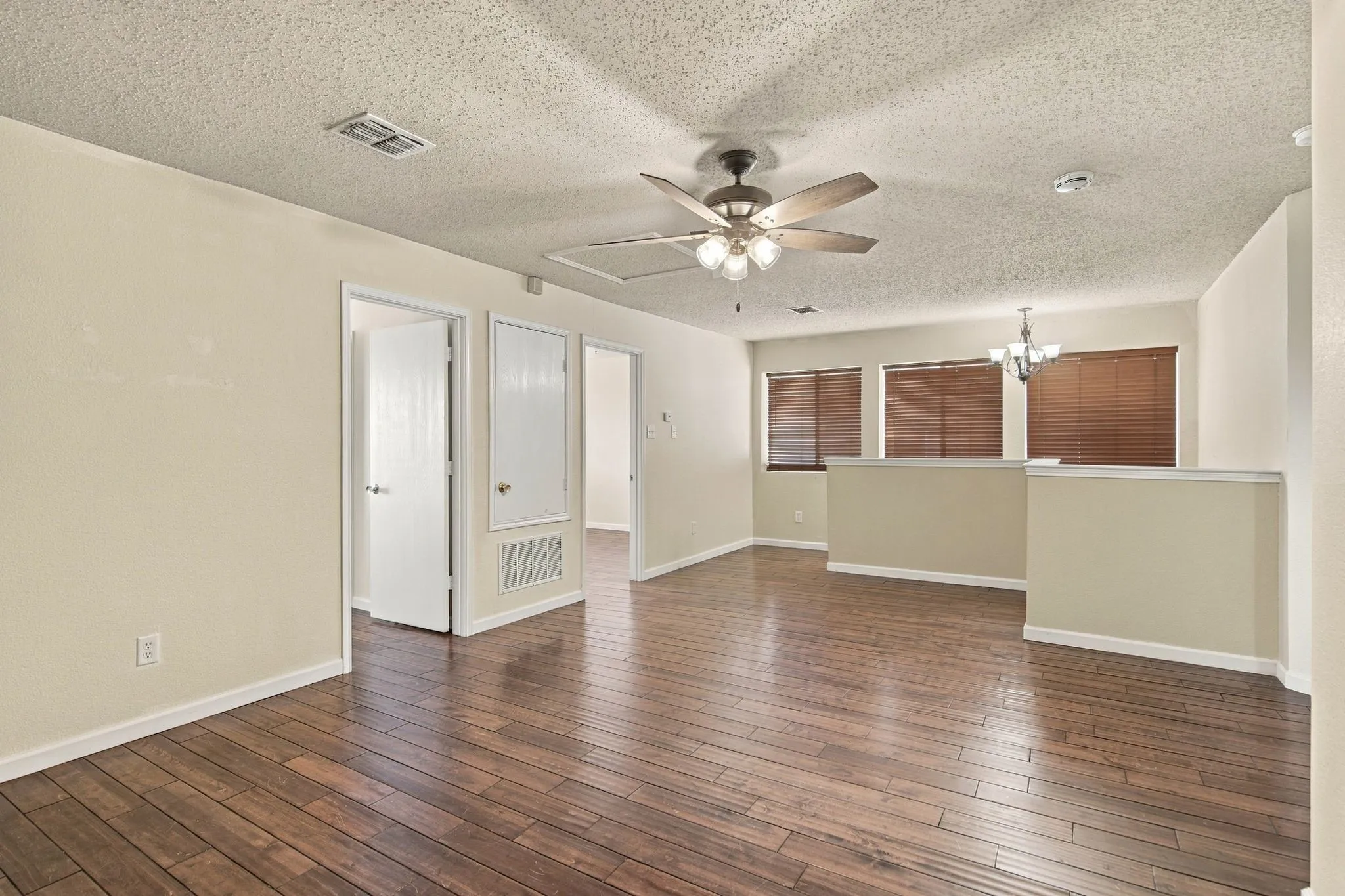 Single Family Residence For Sale in Denton County , 1409 Ridgecrest Drive, Little Elm, Texas 75068, 4 Bedroom, 3 Bathroom, 2 Garage spaces, 2,566 Sqft, built in 2001, mls#21394109, Real Estate Agent in Little Elm, Homes For Sale in Denton county, Homes For Sale in Little Elm, Realtor in Little Elm Texas, Real Estate Brokerage Independent Realty Texas, Luminita Cordes Realtor