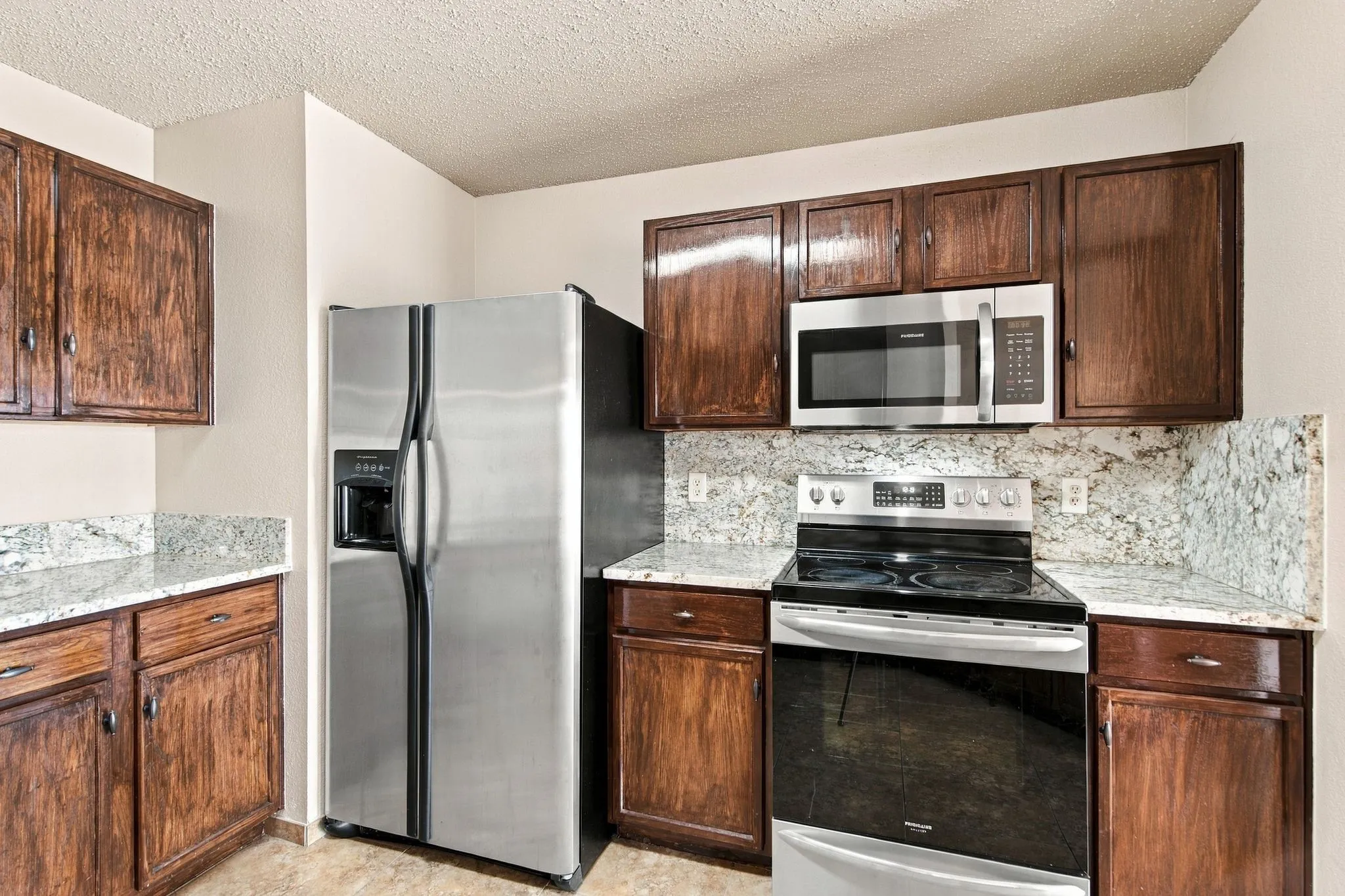 Single Family Residence For Sale in Denton County , 1409 Ridgecrest Drive, Little Elm, Texas 75068, 4 Bedroom, 3 Bathroom, 2 Garage spaces, 2,566 Sqft, built in 2001, mls#21394109, Real Estate Agent in Little Elm, Homes For Sale in Denton county, Homes For Sale in Little Elm, Realtor in Little Elm Texas, Real Estate Brokerage Independent Realty Texas, Luminita Cordes Realtor