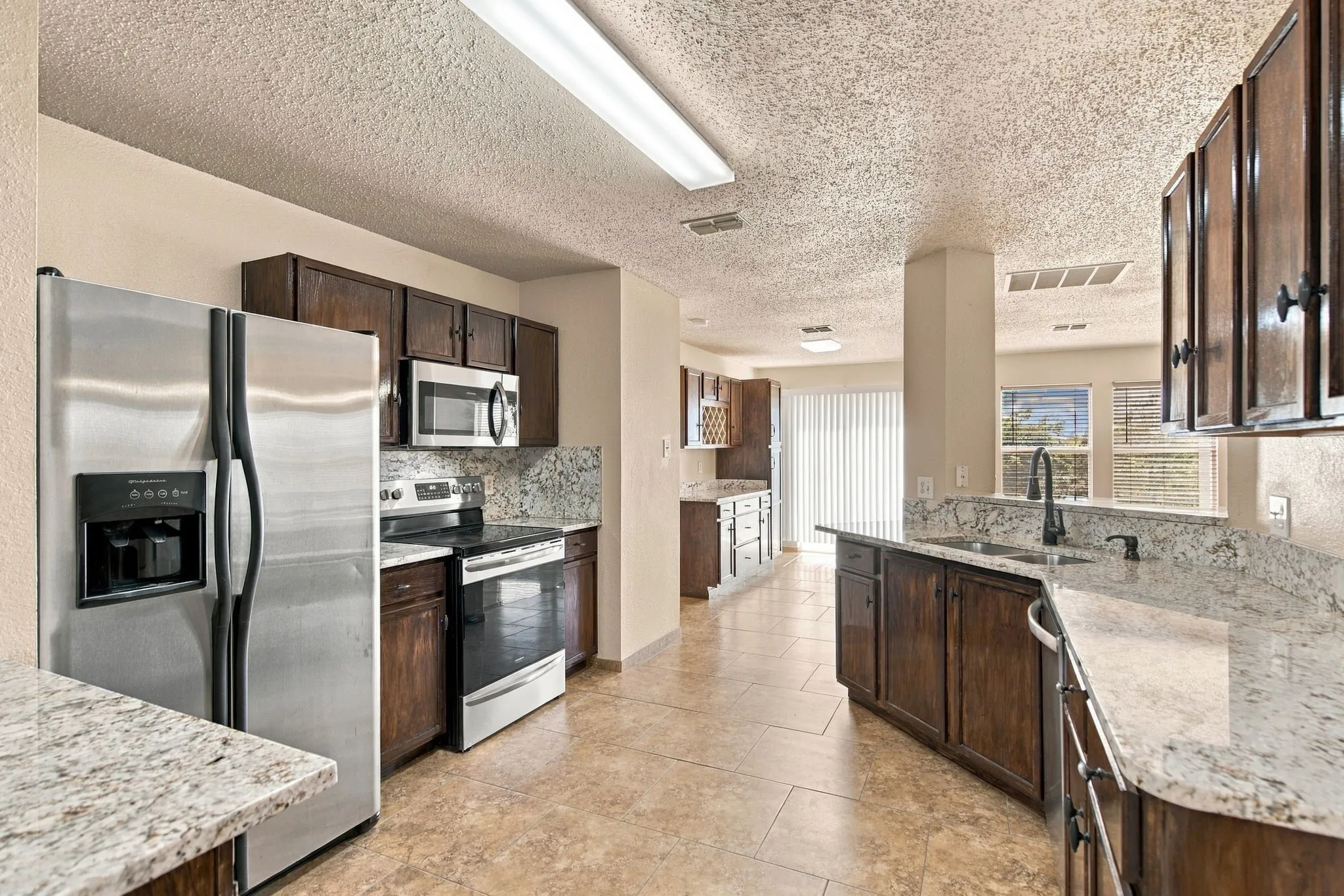 Single Family Residence For Sale in Denton County , 1409 Ridgecrest Drive, Little Elm, Texas 75068, 4 Bedroom, 3 Bathroom, 2 Garage spaces, 2,566 Sqft, built in 2001, mls#21394109, Real Estate Agent in Little Elm, Homes For Sale in Denton county, Homes For Sale in Little Elm, Realtor in Little Elm Texas, Real Estate Brokerage Independent Realty Texas, Luminita Cordes Realtor