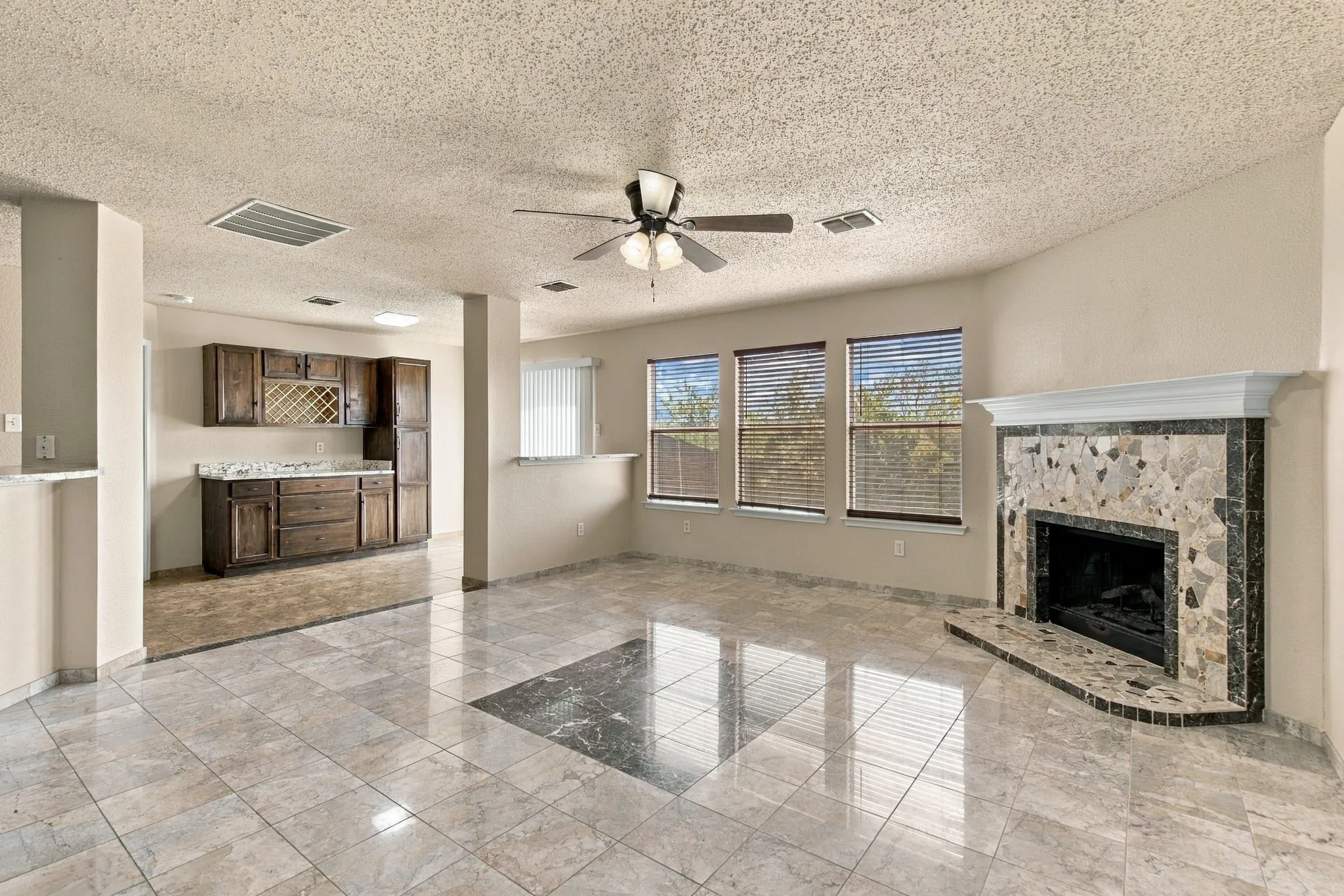 Single Family Residence For Sale in Denton County , 1409 Ridgecrest Drive, Little Elm, Texas 75068, 4 Bedroom, 3 Bathroom, 2 Garage spaces, 2,566 Sqft, built in 2001, mls#21394109, Real Estate Agent in Little Elm, Homes For Sale in Denton county, Homes For Sale in Little Elm, Realtor in Little Elm Texas, Real Estate Brokerage Independent Realty Texas, Luminita Cordes Realtor