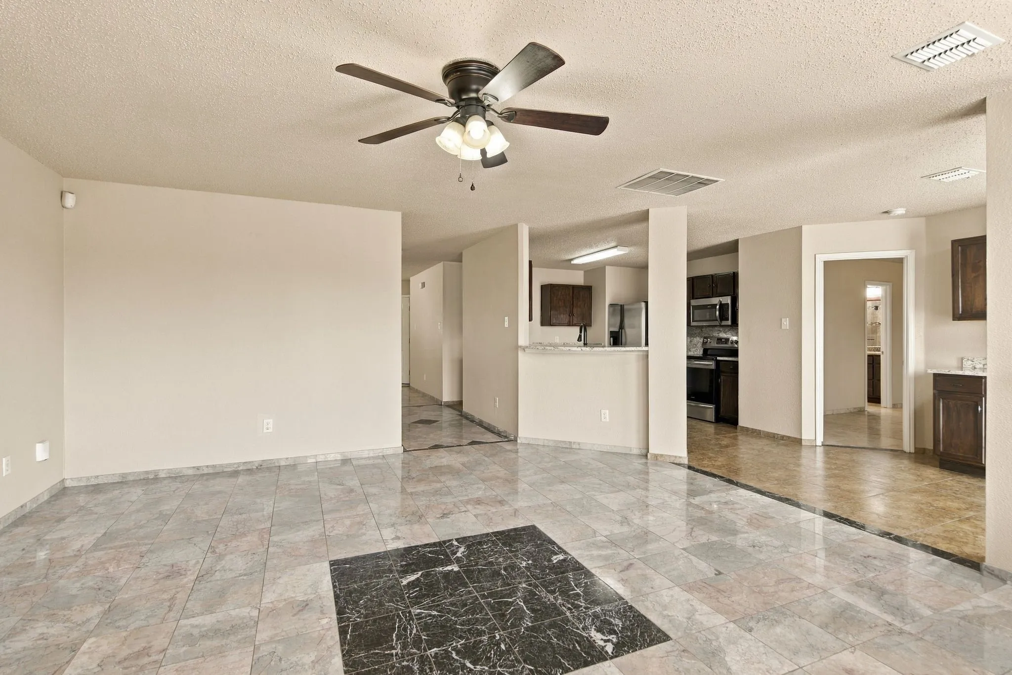 Single Family Residence For Sale in Denton County , 1409 Ridgecrest Drive, Little Elm, Texas 75068, 4 Bedroom, 3 Bathroom, 2 Garage spaces, 2,566 Sqft, built in 2001, mls#21394109, Real Estate Agent in Little Elm, Homes For Sale in Denton county, Homes For Sale in Little Elm, Realtor in Little Elm Texas, Real Estate Brokerage Independent Realty Texas, Luminita Cordes Realtor