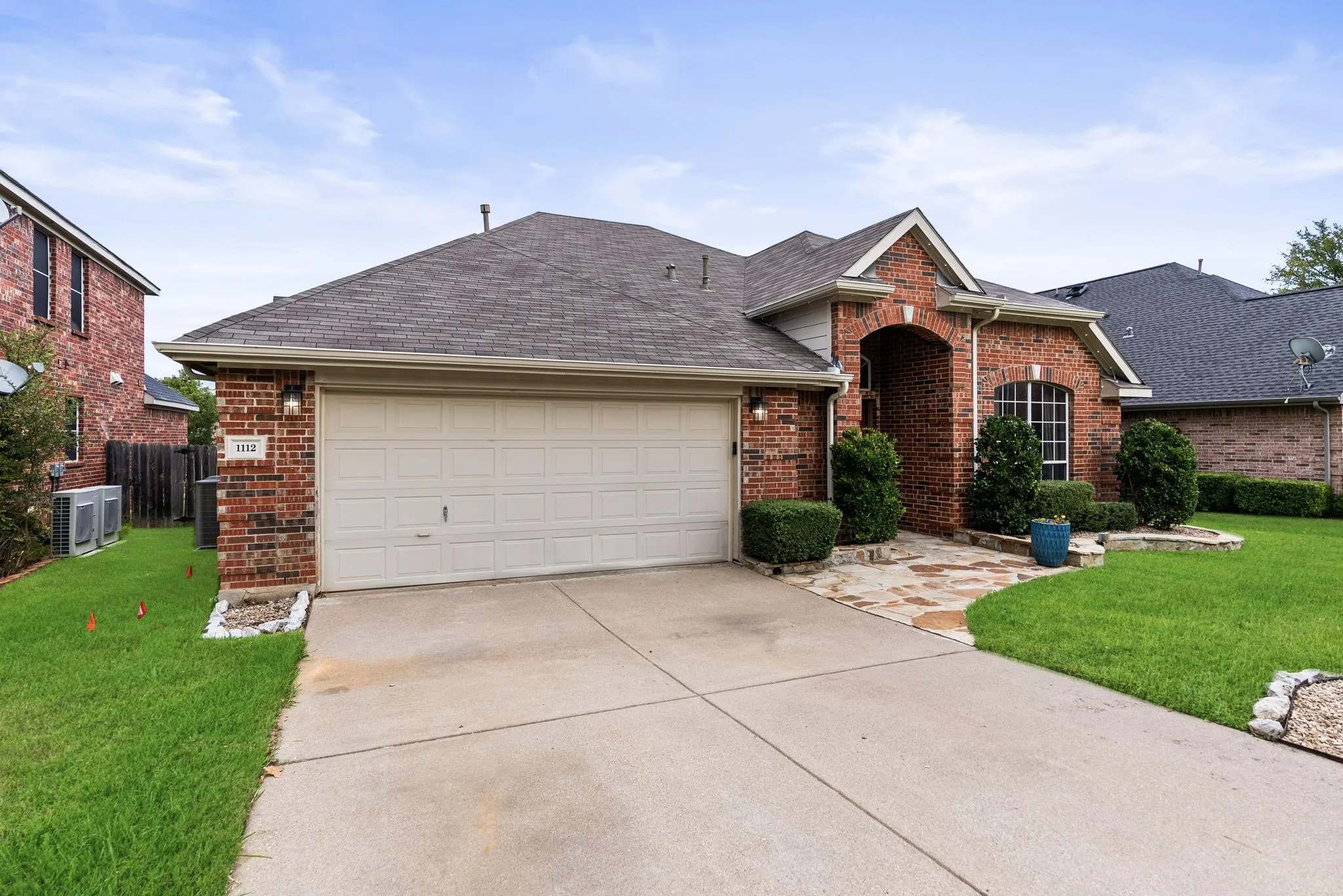 Single Family Residence For Sale in Denton County , 1112 Wentwood Drive, Corinth, Texas 76210, 4 Bedroom, 2 Bathroom, 2 Garage spaces, 2,150 Sqft, built in 2001, mls#21393908, Real Estate Agent in Corinth, Homes For Sale in Denton county, Homes For Sale in Corinth, Realtor in Corinth Texas, Real Estate Brokerage Independent Realty Texas, Luminita Cordes Realtor