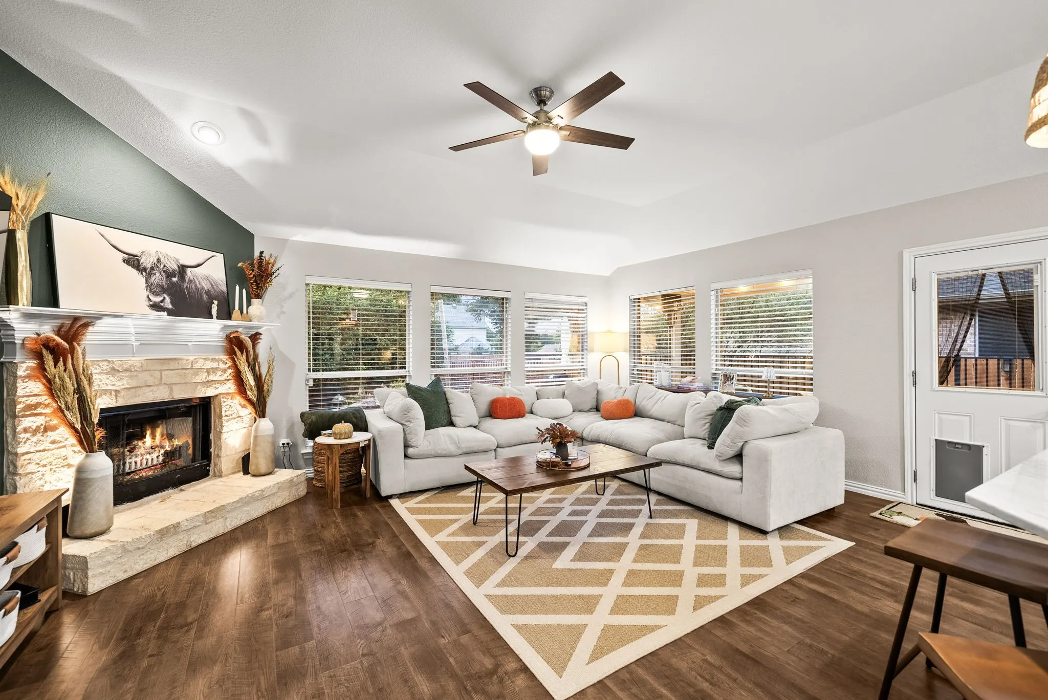 Single Family Residence For Sale in Denton County , 1112 Wentwood Drive, Corinth, Texas 76210, 4 Bedroom, 2 Bathroom, 2 Garage spaces, 2,150 Sqft, built in 2001, mls#21393908, Real Estate Agent in Corinth, Homes For Sale in Denton county, Homes For Sale in Corinth, Realtor in Corinth Texas, Real Estate Brokerage Independent Realty Texas, Luminita Cordes Realtor