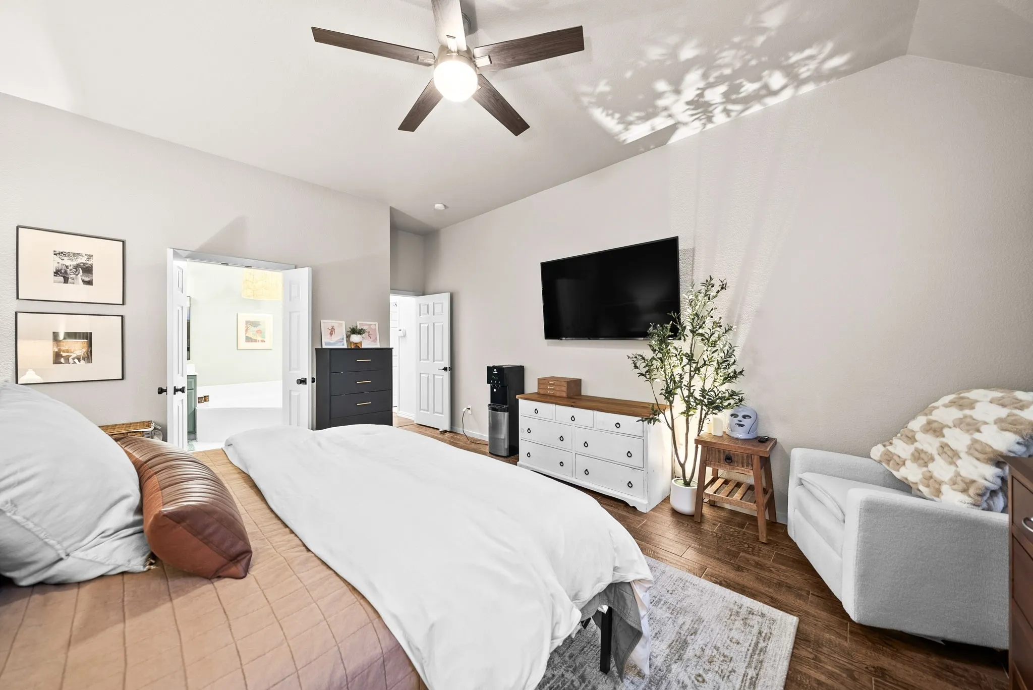 Single Family Residence For Sale in Denton County , 1112 Wentwood Drive, Corinth, Texas 76210, 4 Bedroom, 2 Bathroom, 2 Garage spaces, 2,150 Sqft, built in 2001, mls#21393908, Real Estate Agent in Corinth, Homes For Sale in Denton county, Homes For Sale in Corinth, Realtor in Corinth Texas, Real Estate Brokerage Independent Realty Texas, Luminita Cordes Realtor