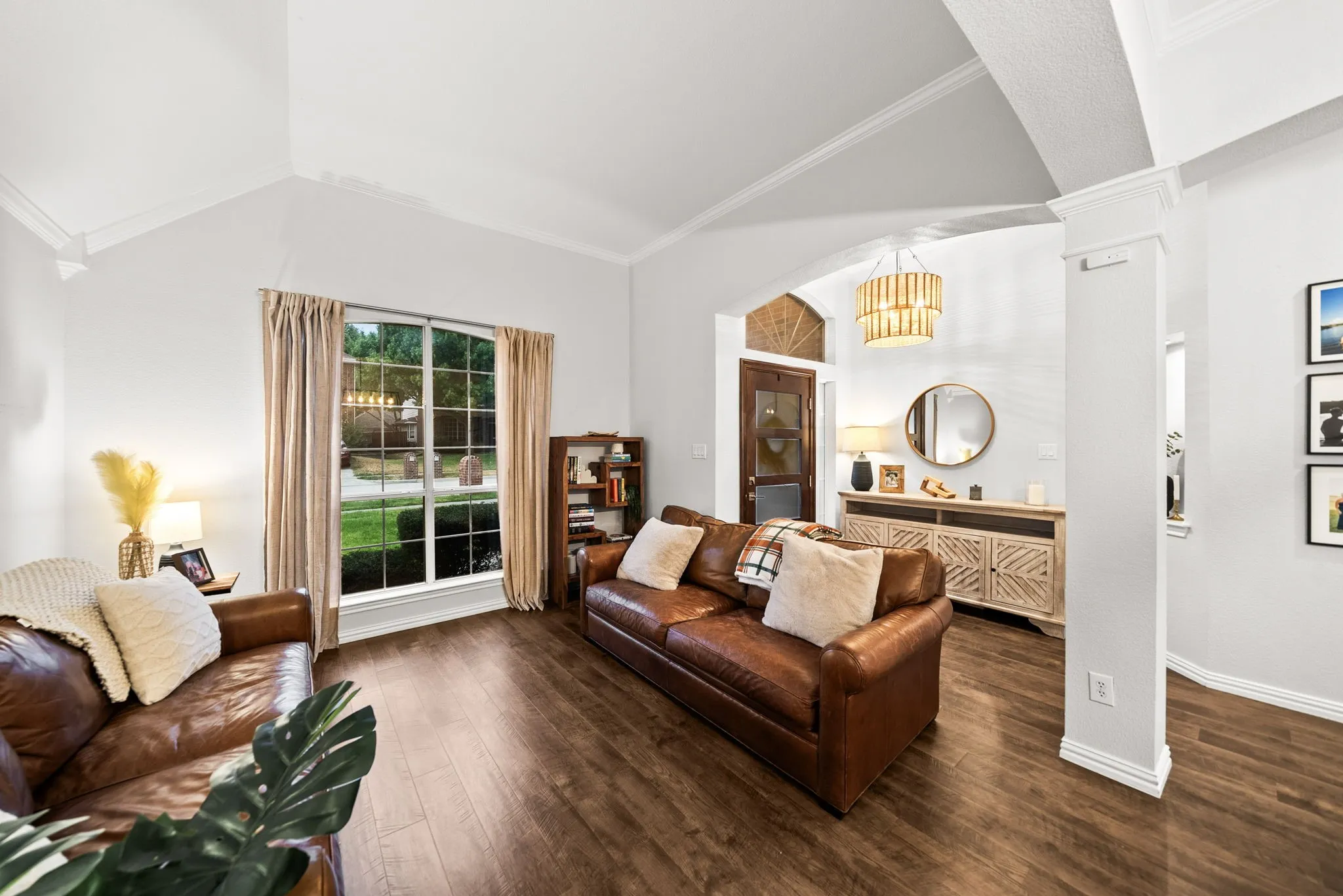 Single Family Residence For Sale in Denton County , 1112 Wentwood Drive, Corinth, Texas 76210, 4 Bedroom, 2 Bathroom, 2 Garage spaces, 2,150 Sqft, built in 2001, mls#21393908, Real Estate Agent in Corinth, Homes For Sale in Denton county, Homes For Sale in Corinth, Realtor in Corinth Texas, Real Estate Brokerage Independent Realty Texas, Luminita Cordes Realtor