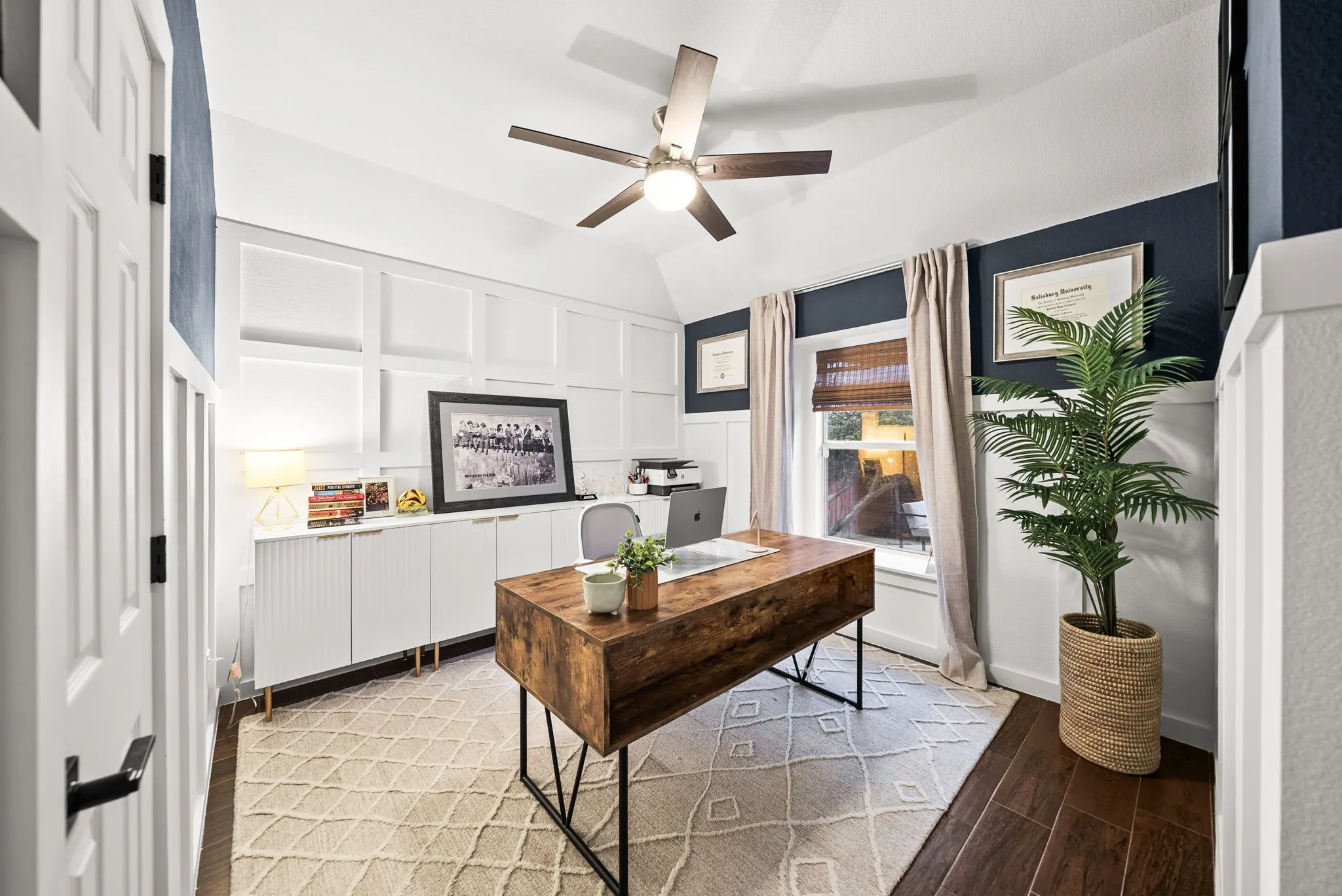 Single Family Residence For Sale in Denton County , 1112 Wentwood Drive, Corinth, Texas 76210, 4 Bedroom, 2 Bathroom, 2 Garage spaces, 2,150 Sqft, built in 2001, mls#21393908, Real Estate Agent in Corinth, Homes For Sale in Denton county, Homes For Sale in Corinth, Realtor in Corinth Texas, Real Estate Brokerage Independent Realty Texas, Luminita Cordes Realtor