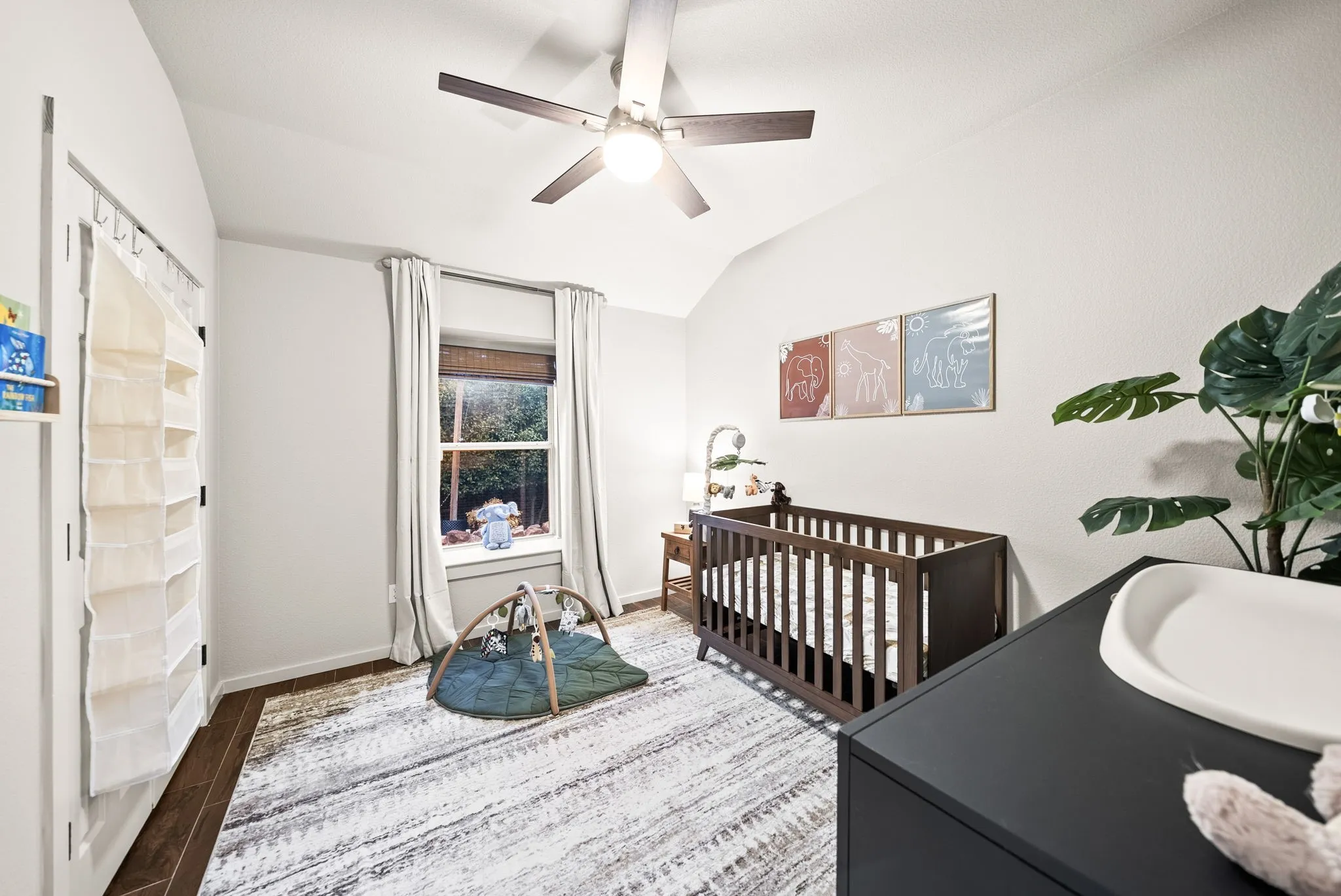 Single Family Residence For Sale in Denton County , 1112 Wentwood Drive, Corinth, Texas 76210, 4 Bedroom, 2 Bathroom, 2 Garage spaces, 2,150 Sqft, built in 2001, mls#21393908, Real Estate Agent in Corinth, Homes For Sale in Denton county, Homes For Sale in Corinth, Realtor in Corinth Texas, Real Estate Brokerage Independent Realty Texas, Luminita Cordes Realtor