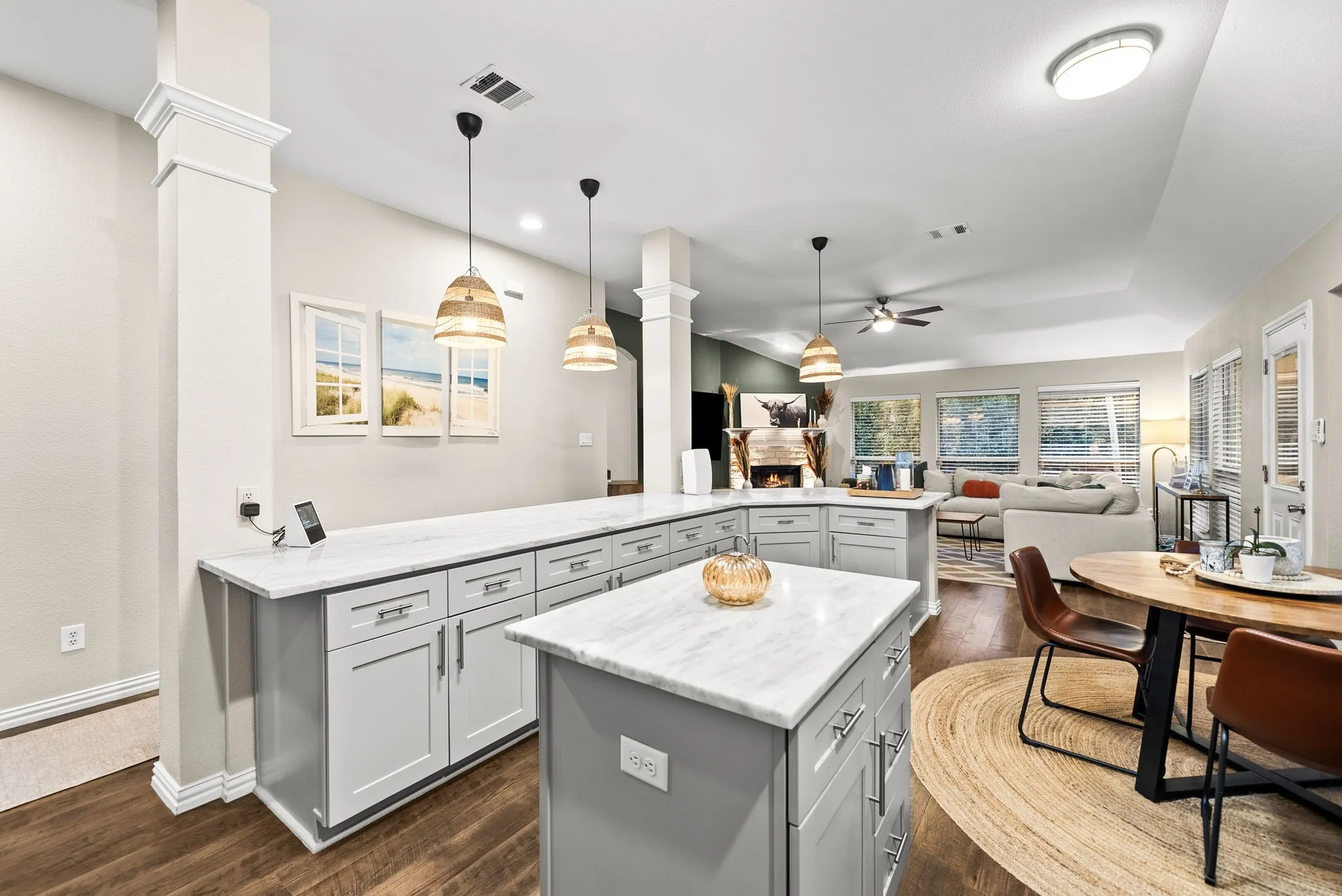Single Family Residence For Sale in Denton County , 1112 Wentwood Drive, Corinth, Texas 76210, 4 Bedroom, 2 Bathroom, 2 Garage spaces, 2,150 Sqft, built in 2001, mls#21393908, Real Estate Agent in Corinth, Homes For Sale in Denton county, Homes For Sale in Corinth, Realtor in Corinth Texas, Real Estate Brokerage Independent Realty Texas, Luminita Cordes Realtor
