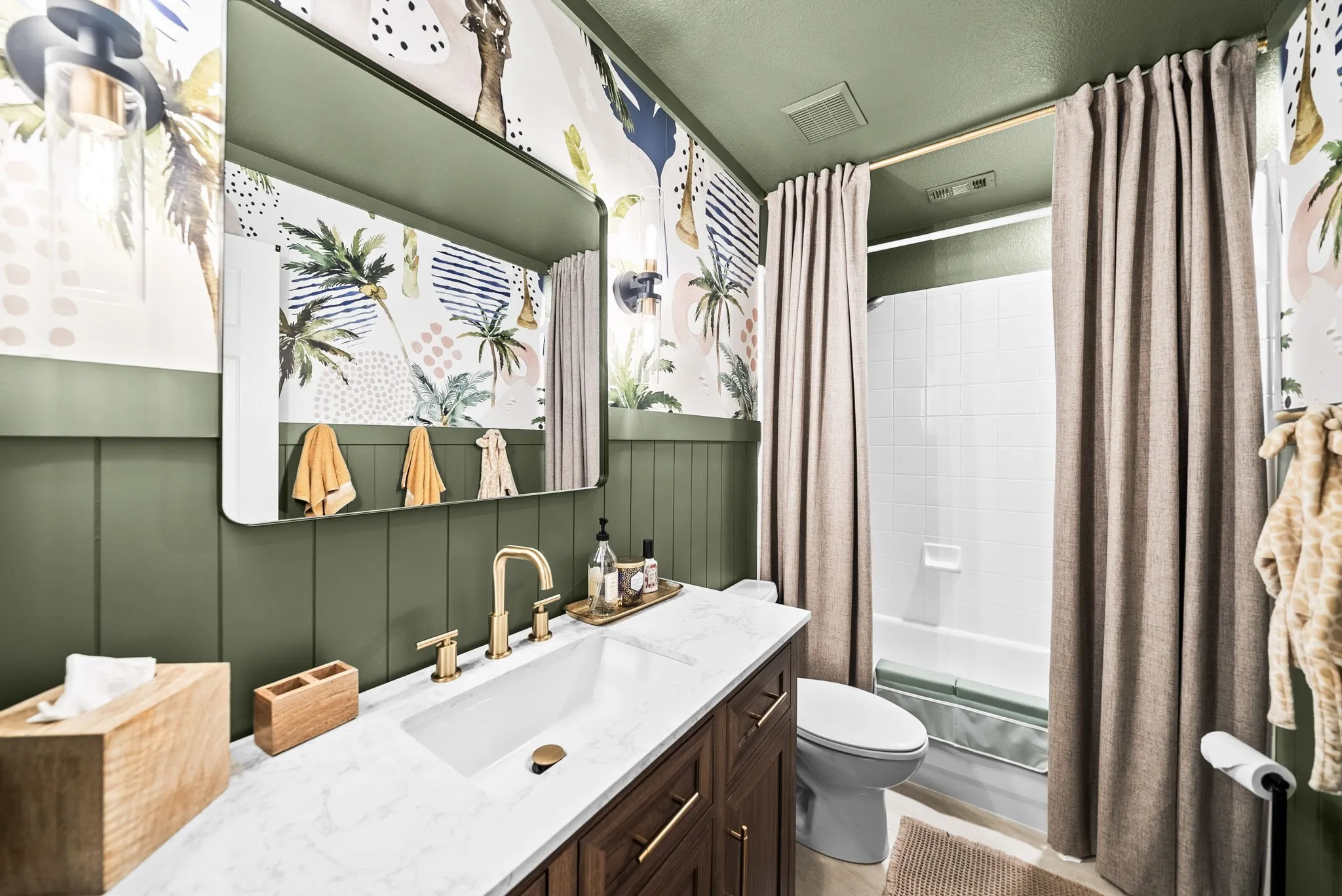 Single Family Residence For Sale in Denton County , 1112 Wentwood Drive, Corinth, Texas 76210, 4 Bedroom, 2 Bathroom, 2 Garage spaces, 2,150 Sqft, built in 2001, mls#21393908, Real Estate Agent in Corinth, Homes For Sale in Denton county, Homes For Sale in Corinth, Realtor in Corinth Texas, Real Estate Brokerage Independent Realty Texas, Luminita Cordes Realtor