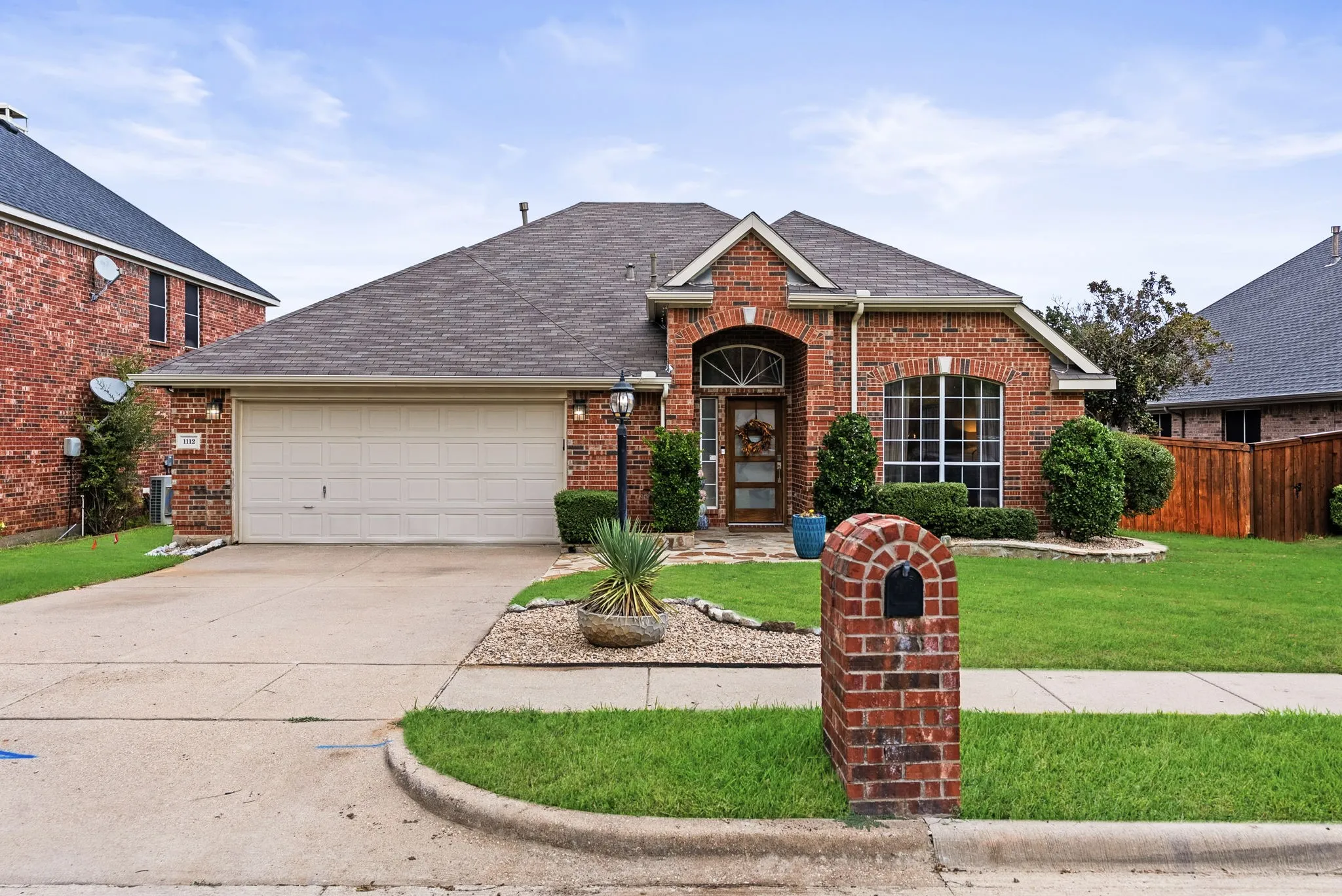 Single Family Residence For Sale in Denton County , 1112 Wentwood Drive, Corinth, Texas 76210, 4 Bedroom, 2 Bathroom, 2 Garage spaces, 2,150 Sqft, built in 2001, mls#21393908, Real Estate Agent in Corinth, Homes For Sale in Denton county, Homes For Sale in Corinth, Realtor in Corinth Texas, Real Estate Brokerage Independent Realty Texas, Luminita Cordes Realtor